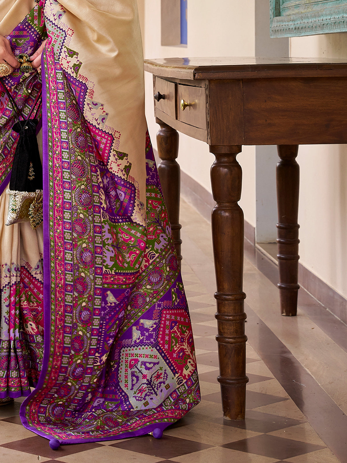 Beige Silk Blend saree – detail view 4