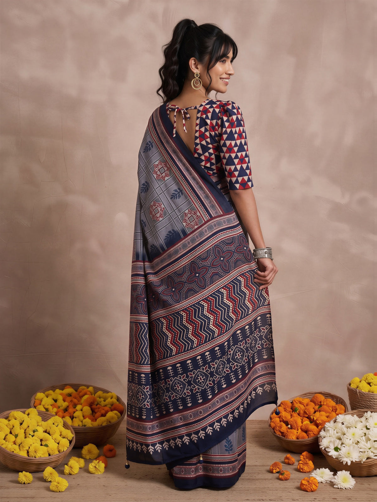 Grey Viscose Silk saree – detail view 1