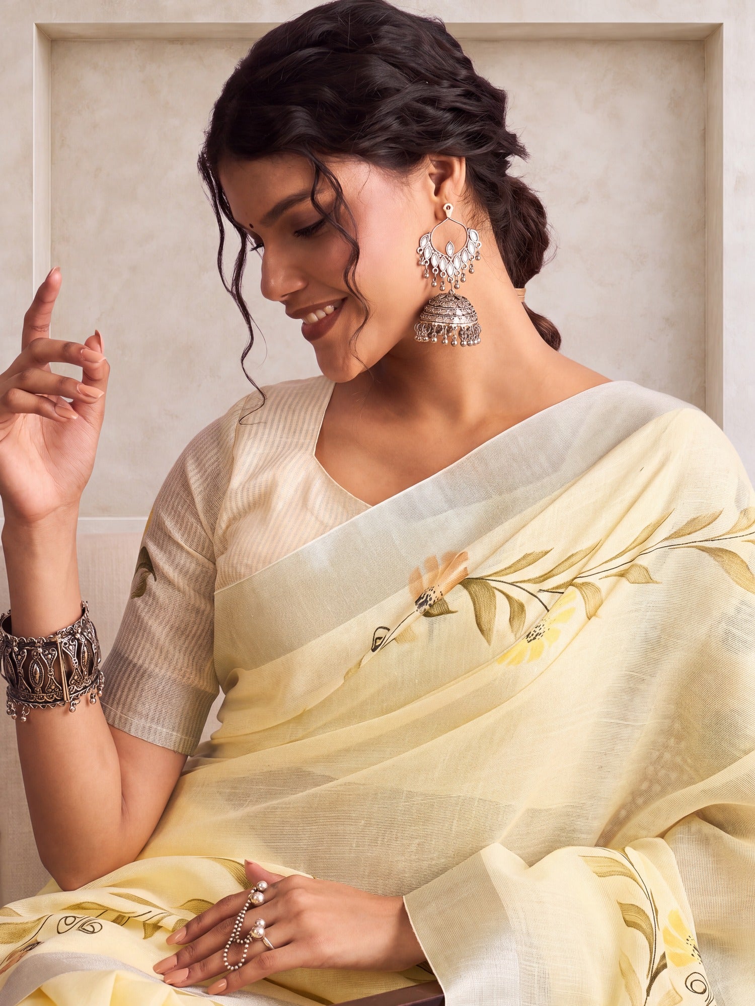Lemon Yellow Linen saree – detail view 3