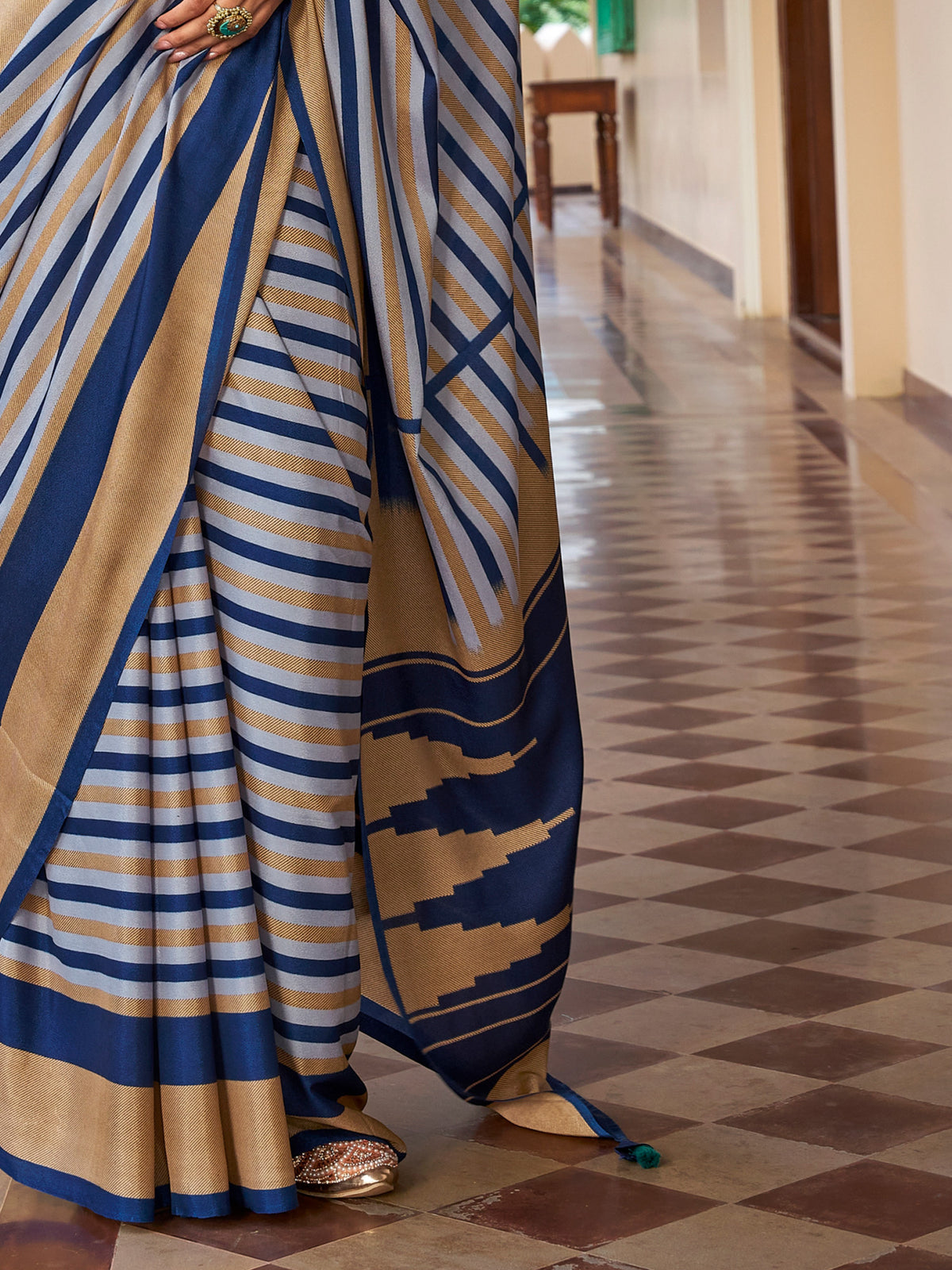 Blue crepe saree view 4