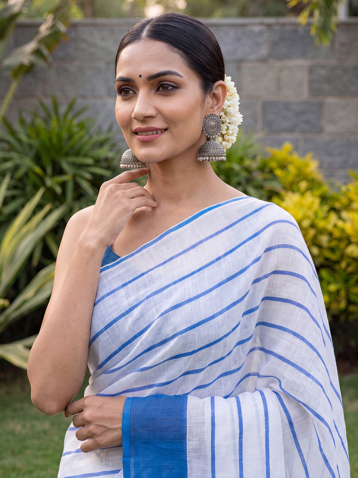 Off White Cotton Linen saree – detail view 3