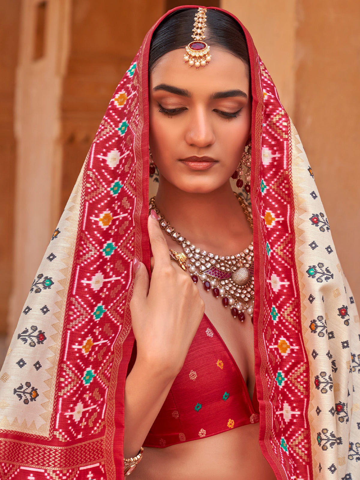 Cream Silk Blend saree – detail view 1