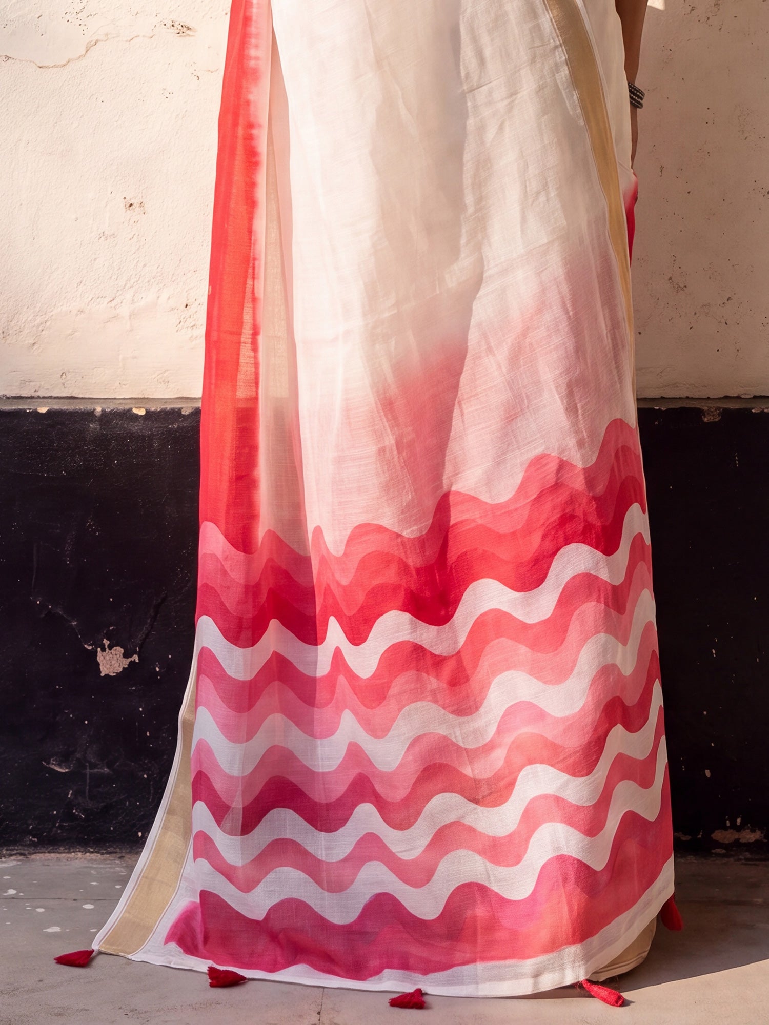 Red Linen saree – detail view 5