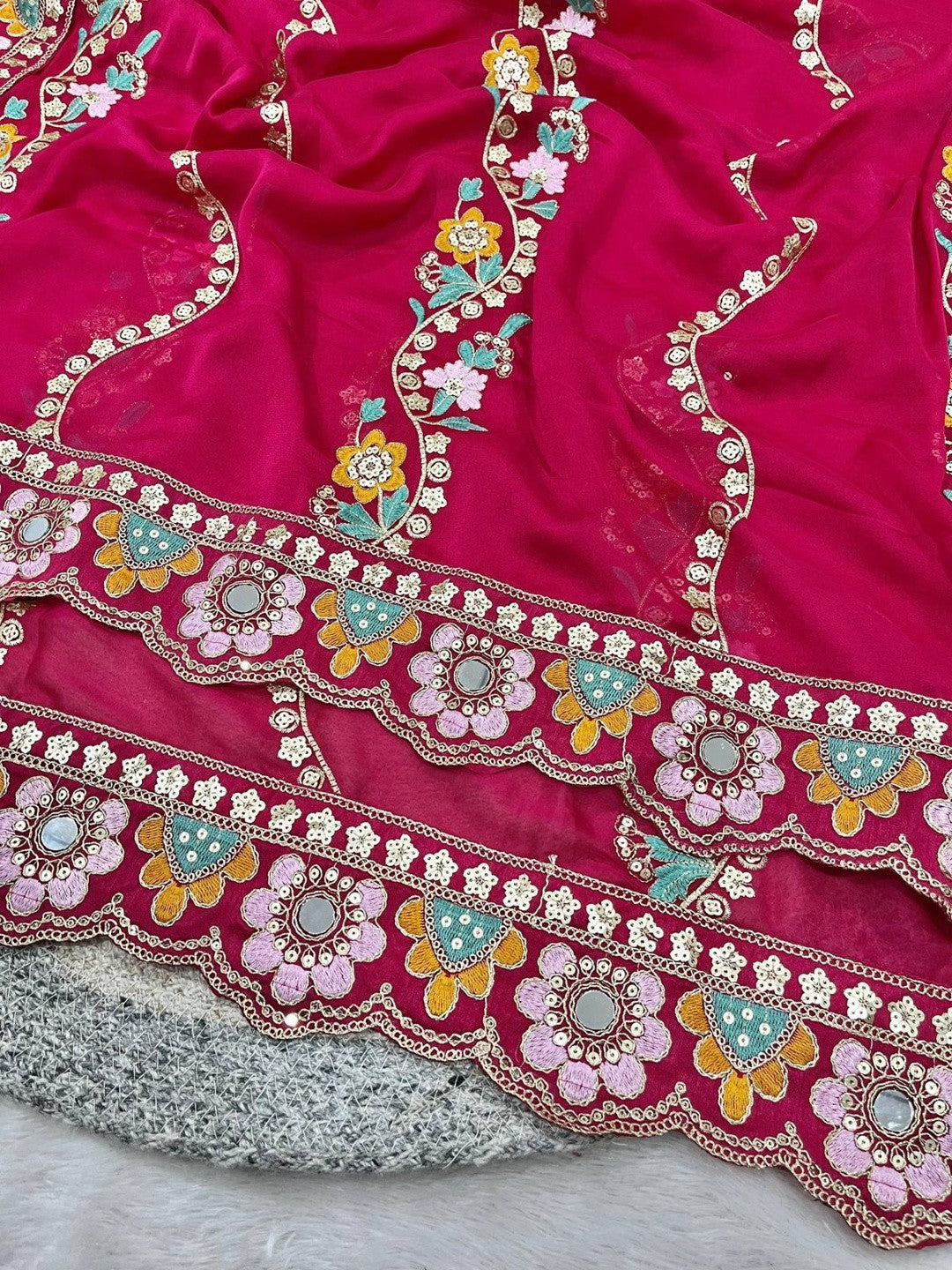 Pink Pure Georgette saree – detail view 4