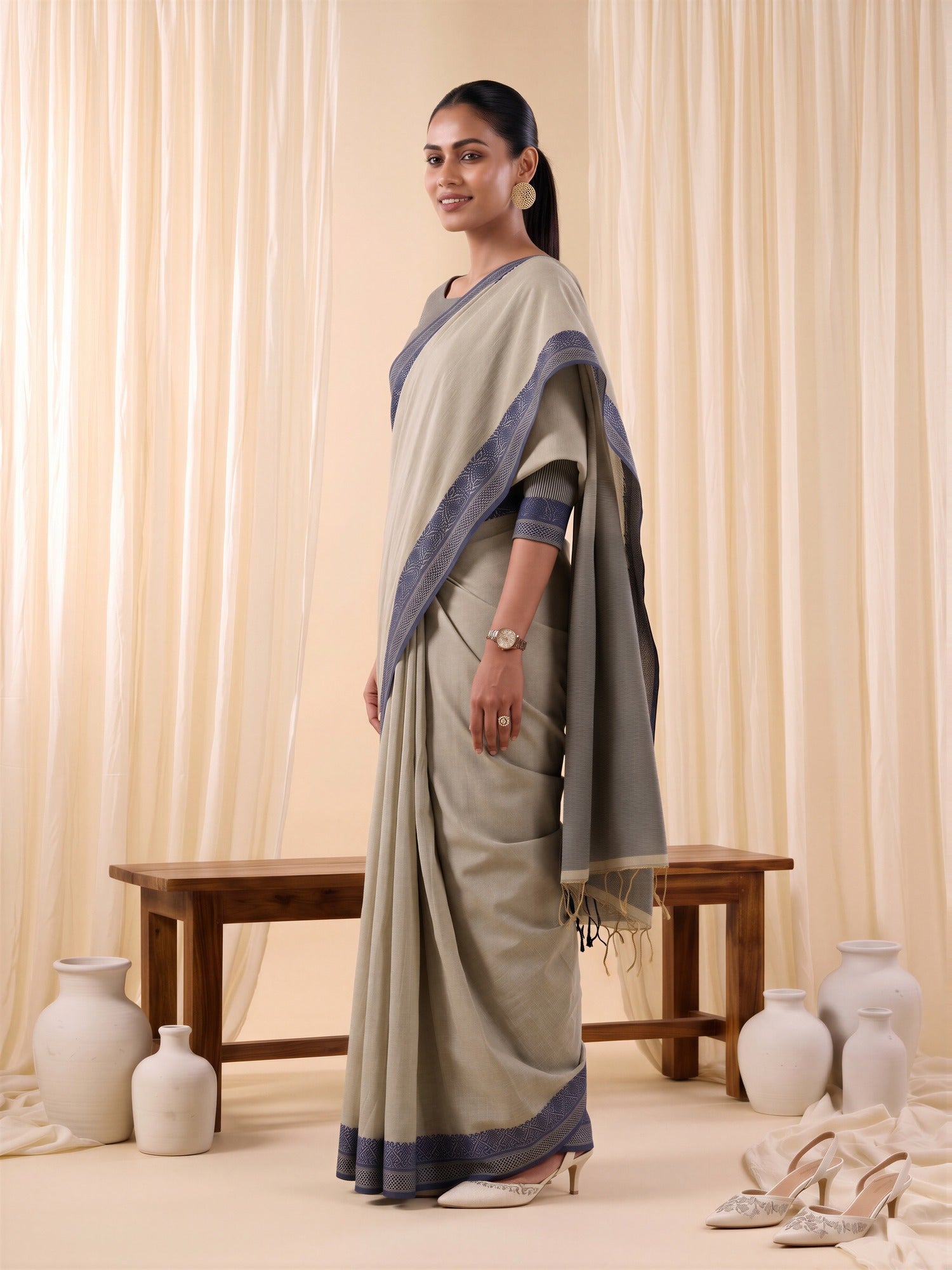 Beige Cotton Blend saree – detail view 2