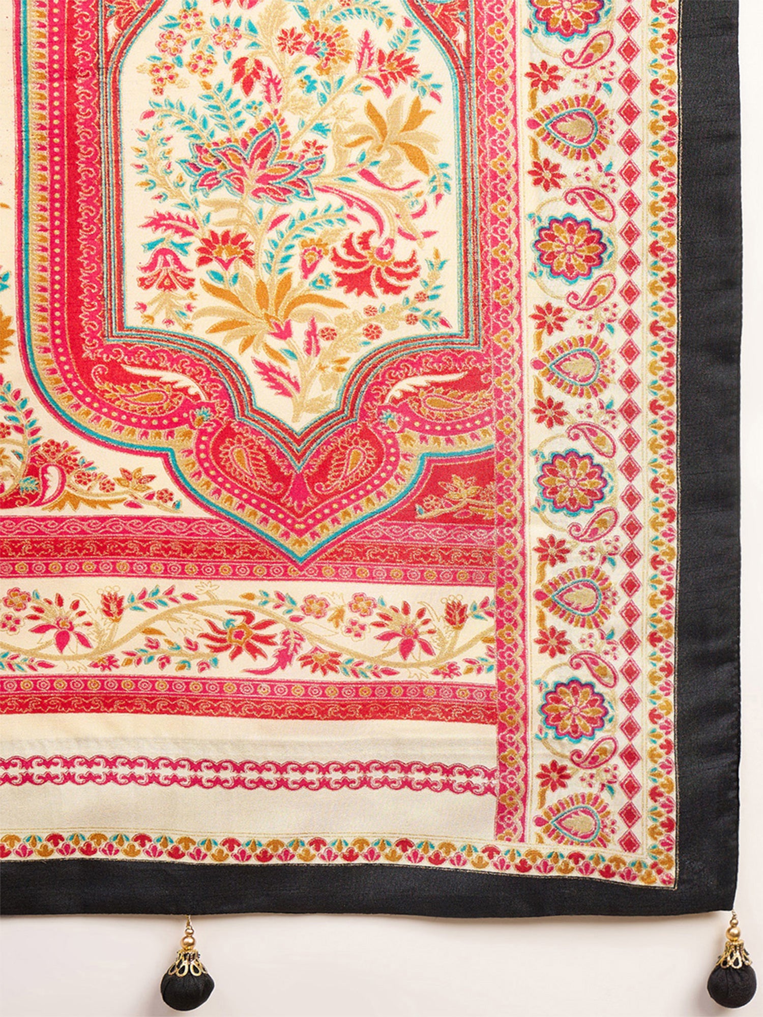 Cream Silk Blend saree – detail view 5