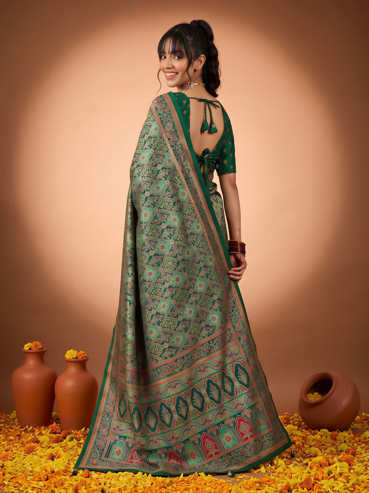 Dark Green Silk Blend saree – detail view 1