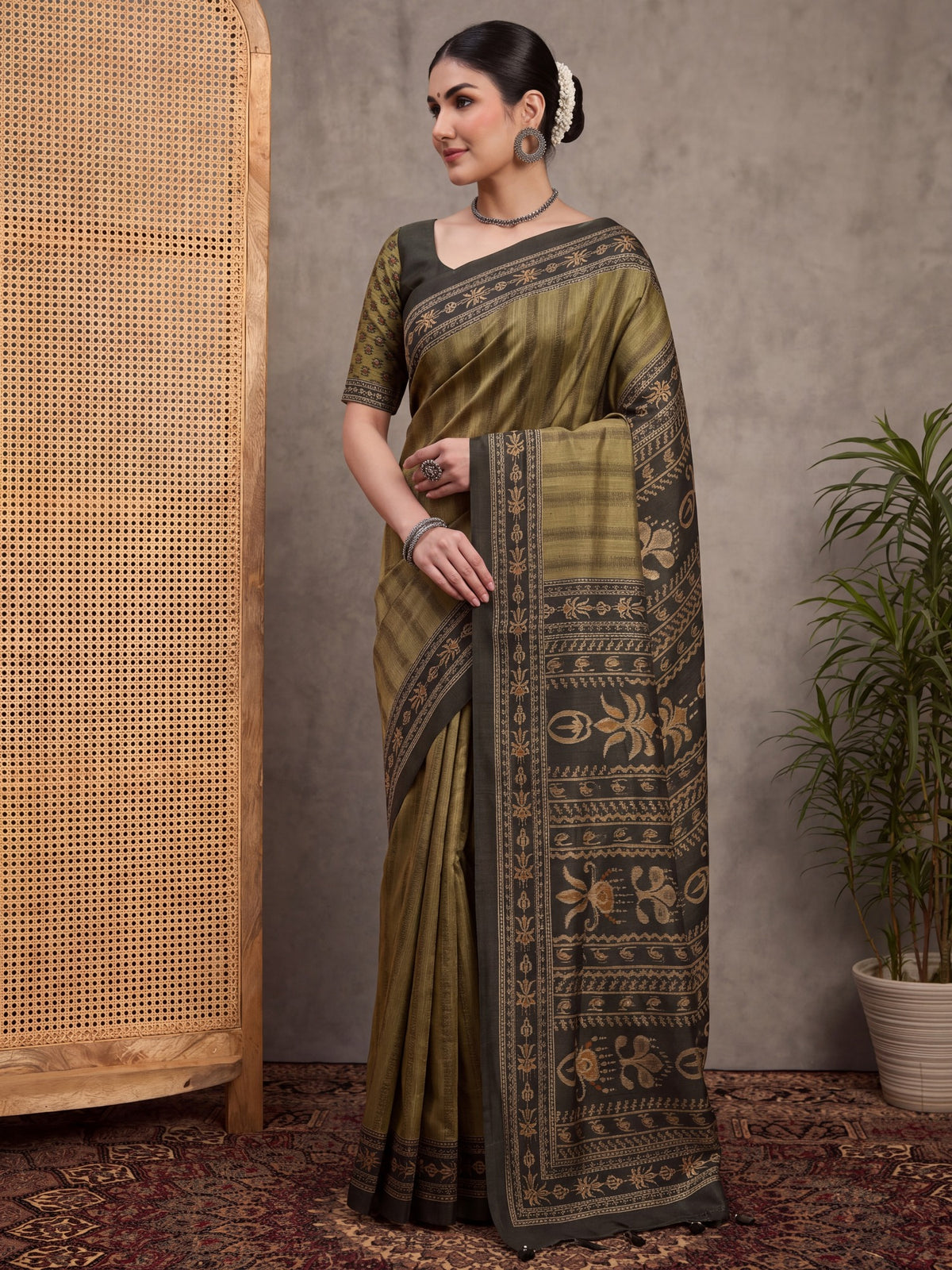 Olive Silk Blend saree – detail view 3