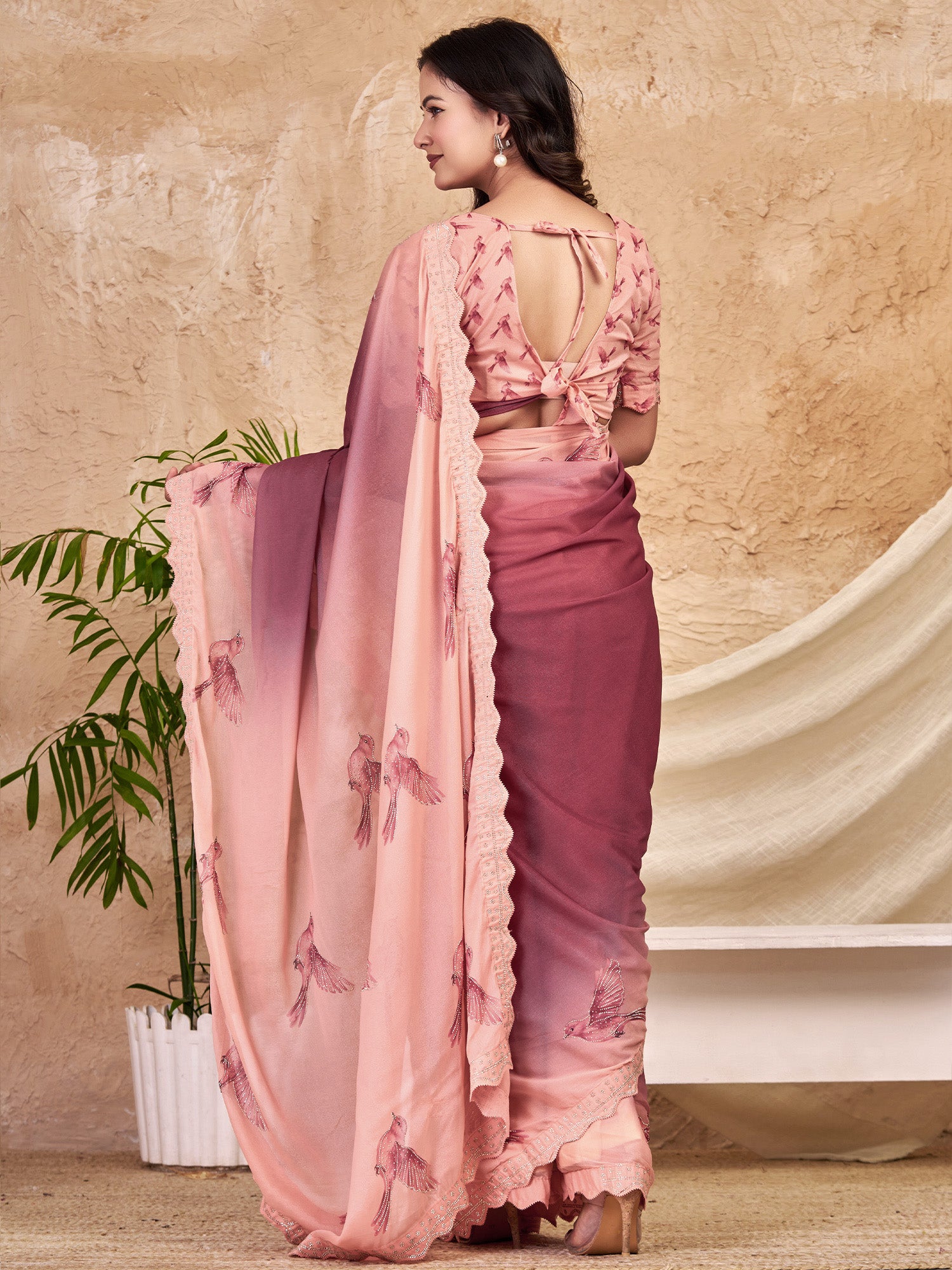 Mauve Georgette saree – detail view 1