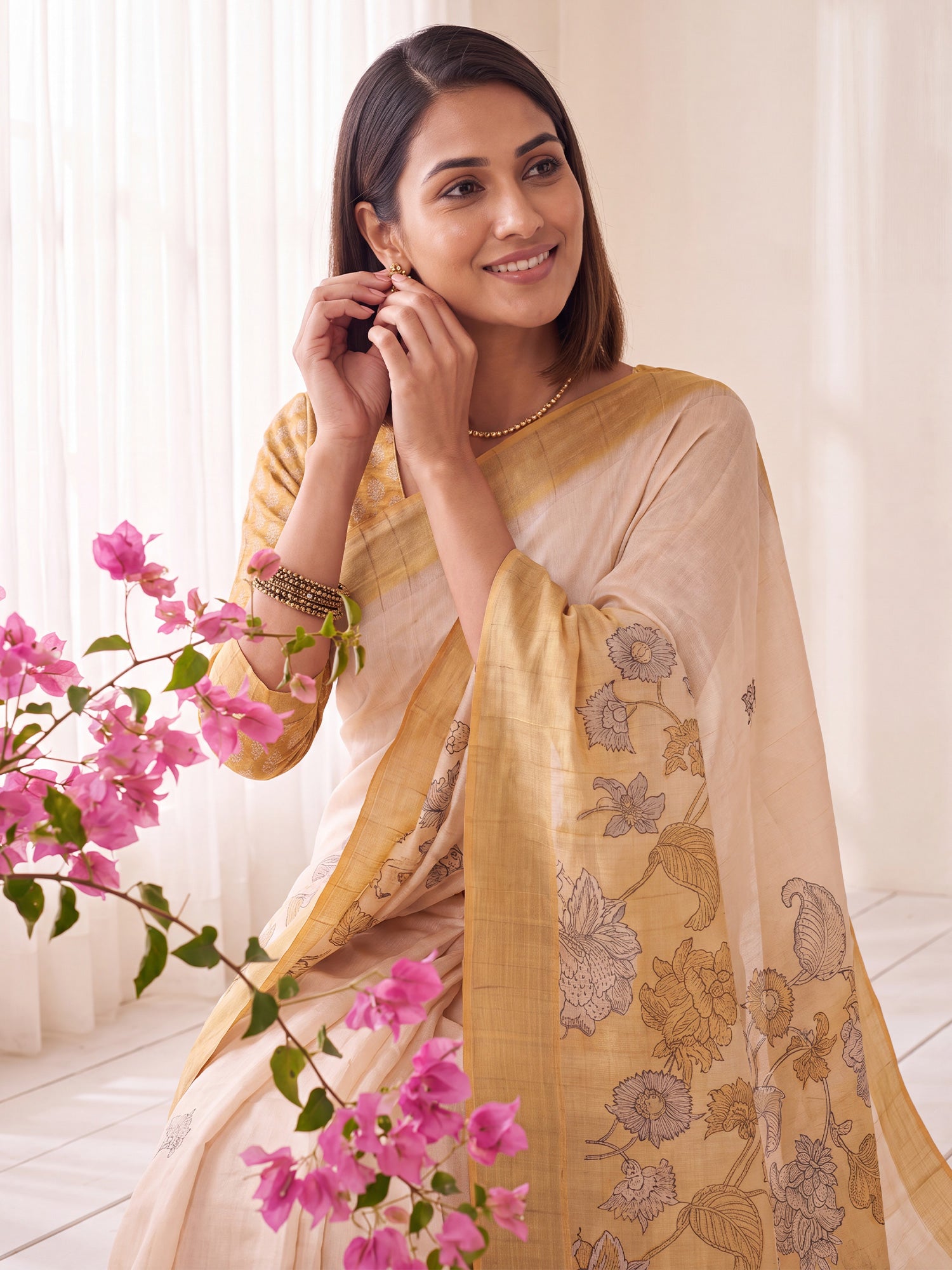 White Satin Silk saree – detail view 4