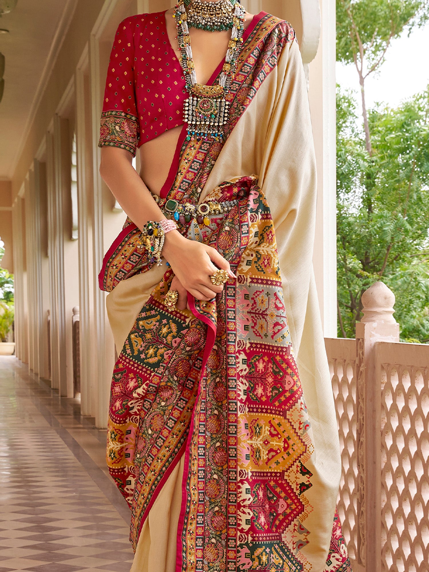 Beige Silk Blend saree – detail view 2