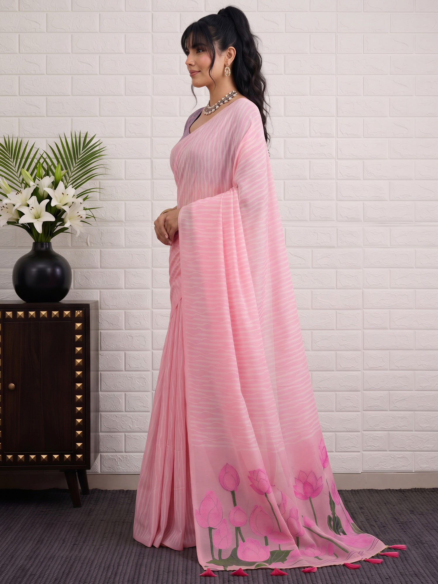 Pink Viscose saree – detail view 2