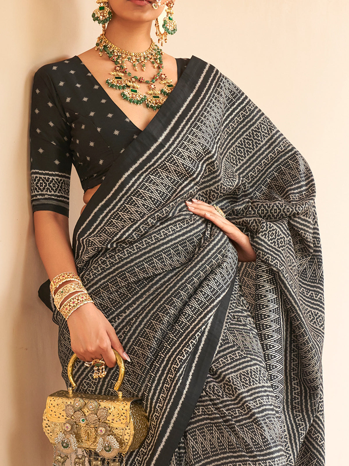 Black silk blend saree view 3