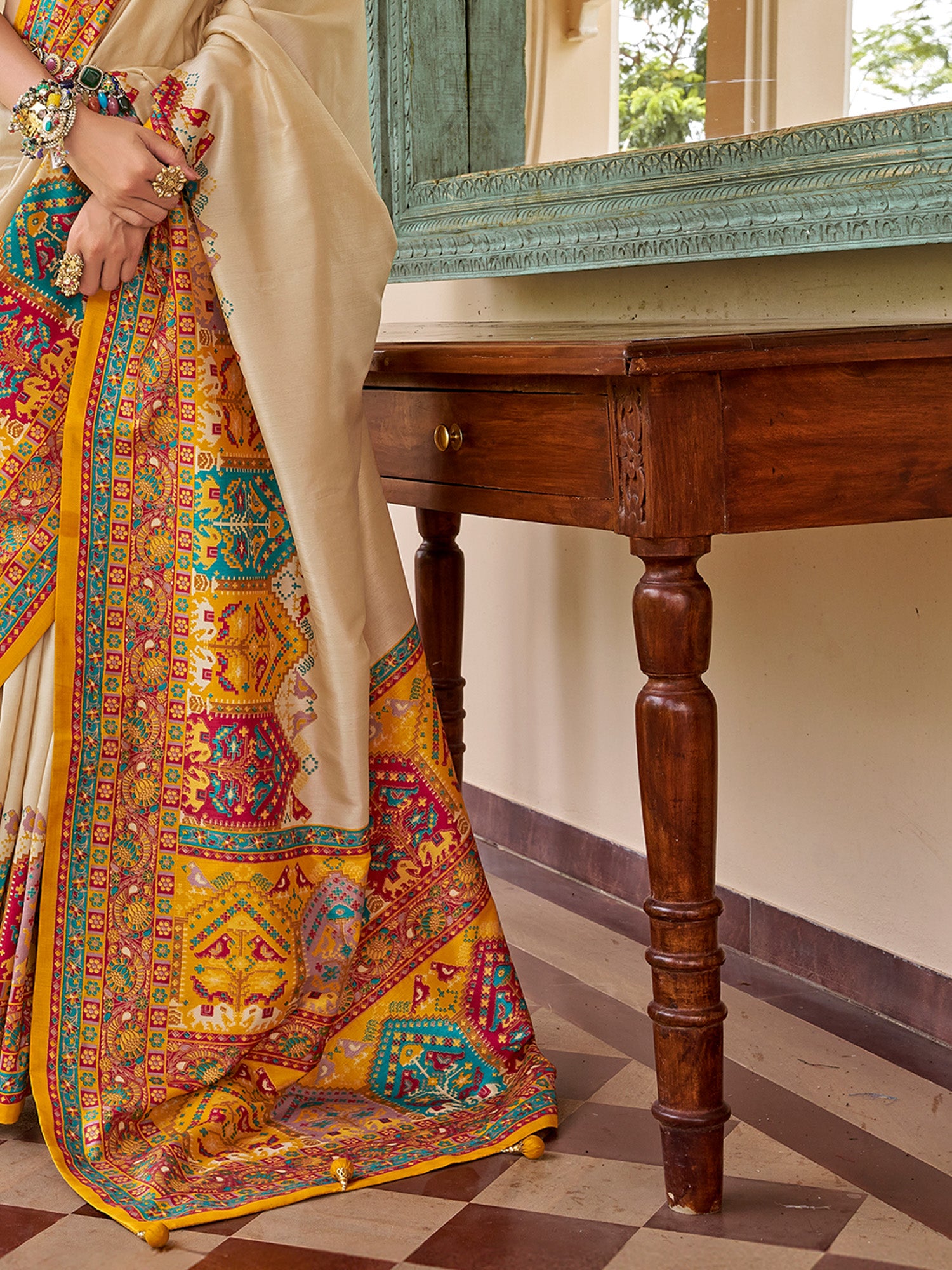 Beige Silk Blend saree – detail view 4