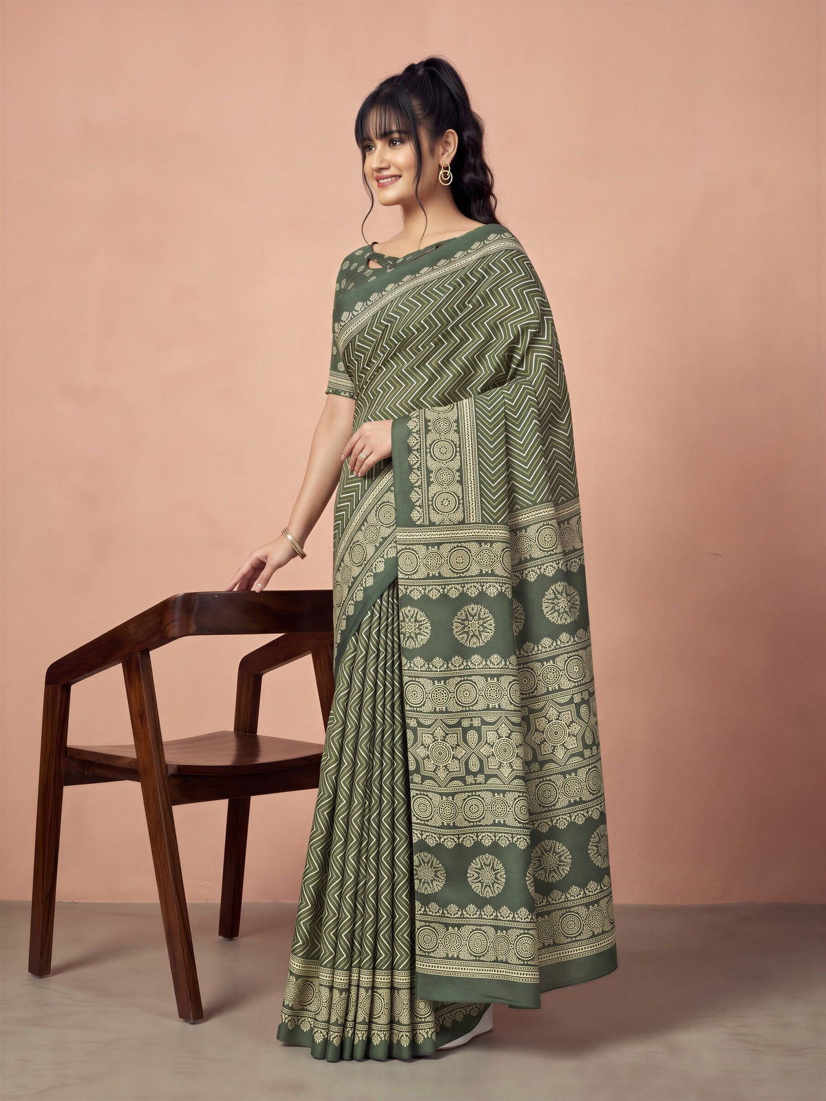 Green Dola Silk saree – detail view 2