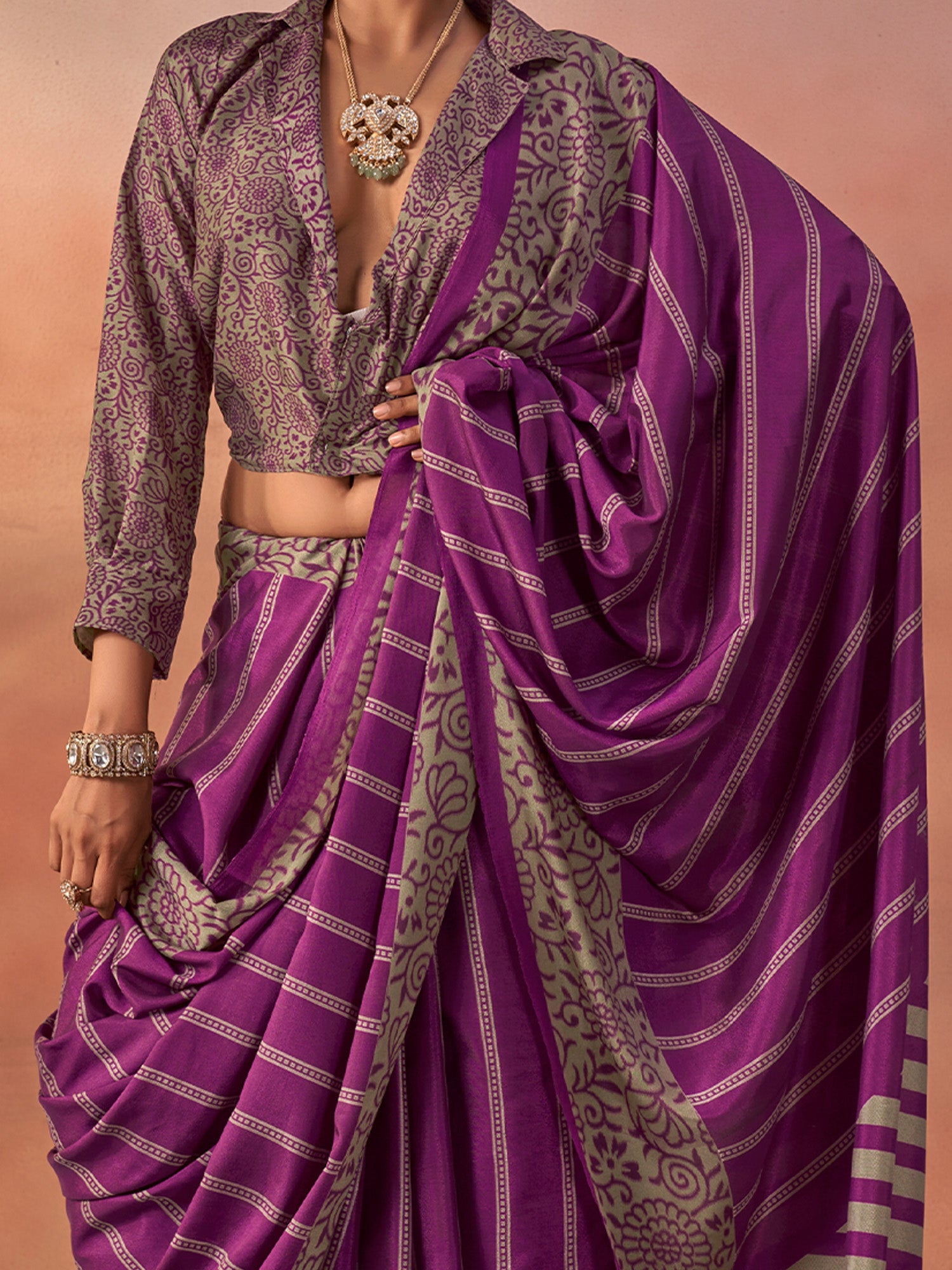 Magenta Silk Blend saree – detail view 3