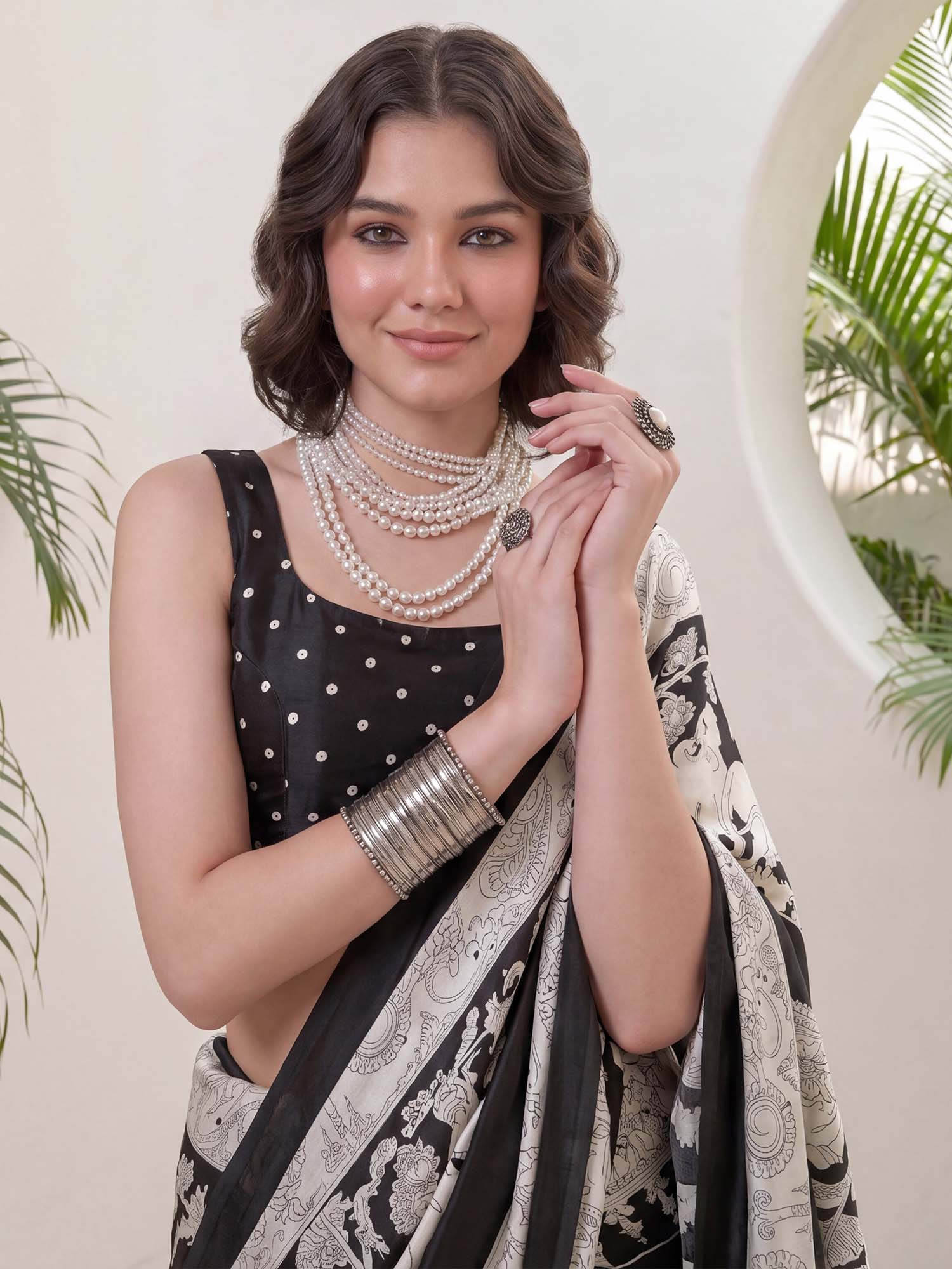 Black Crepe saree – detail view 4