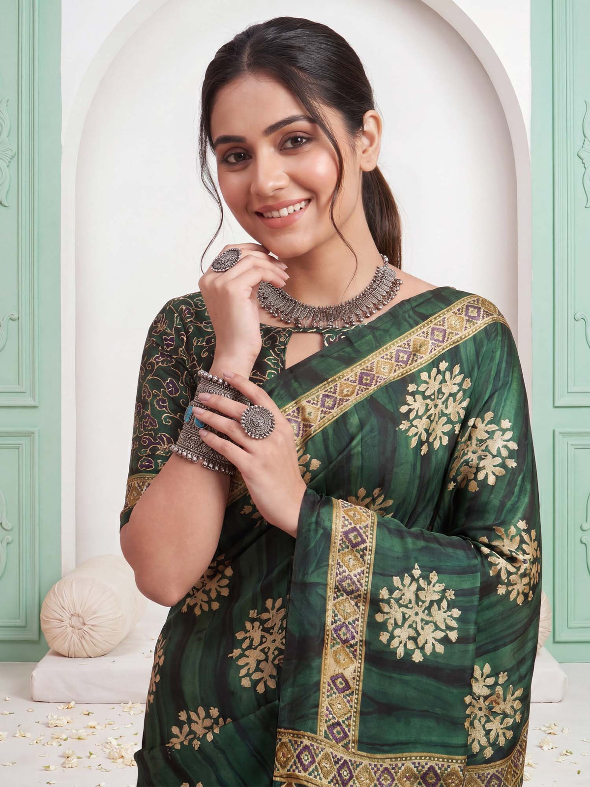Green Pure Crepe saree – detail view 4