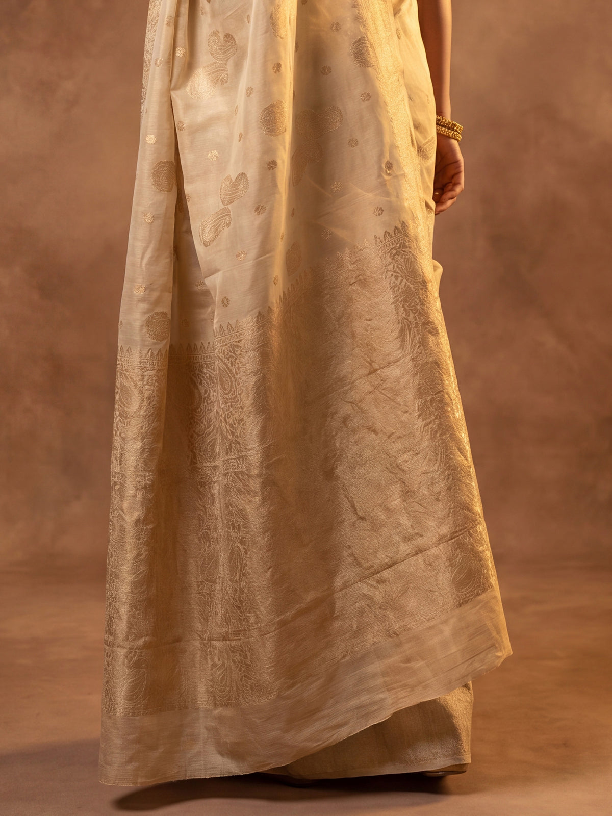 Cream Silk Blend saree – detail view 5