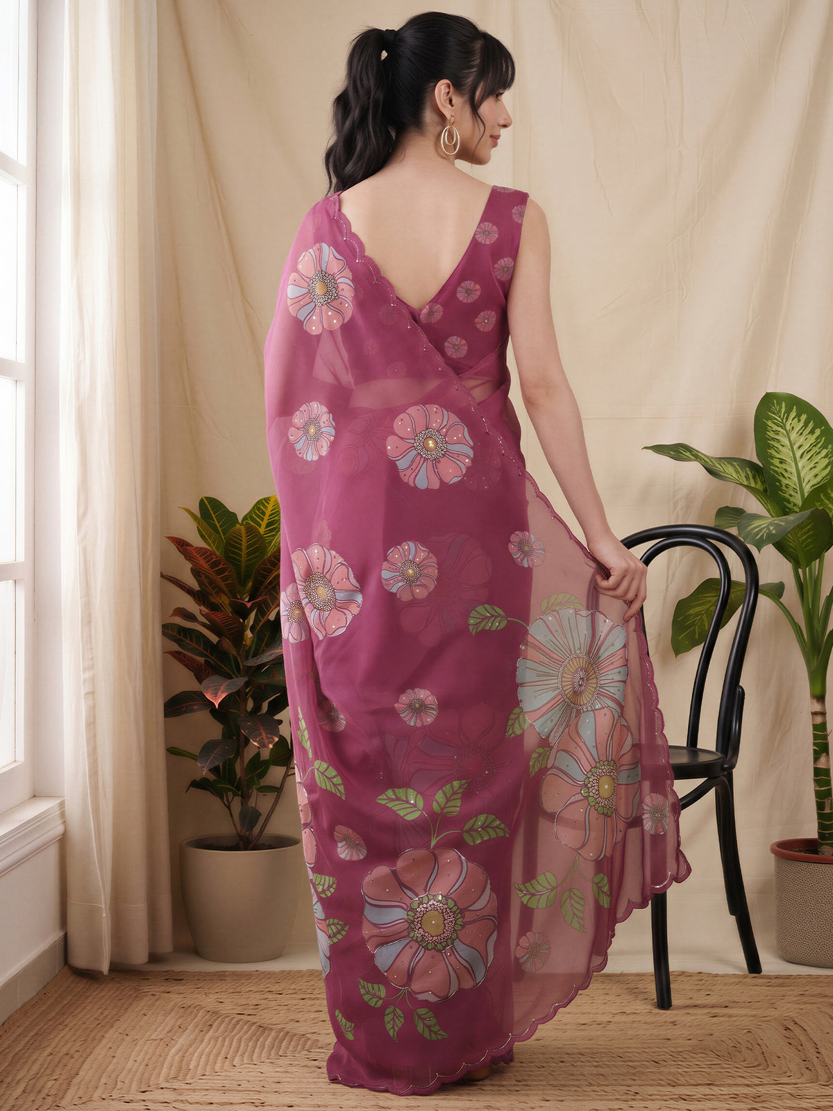 Magenta Organza saree – detail view 1
