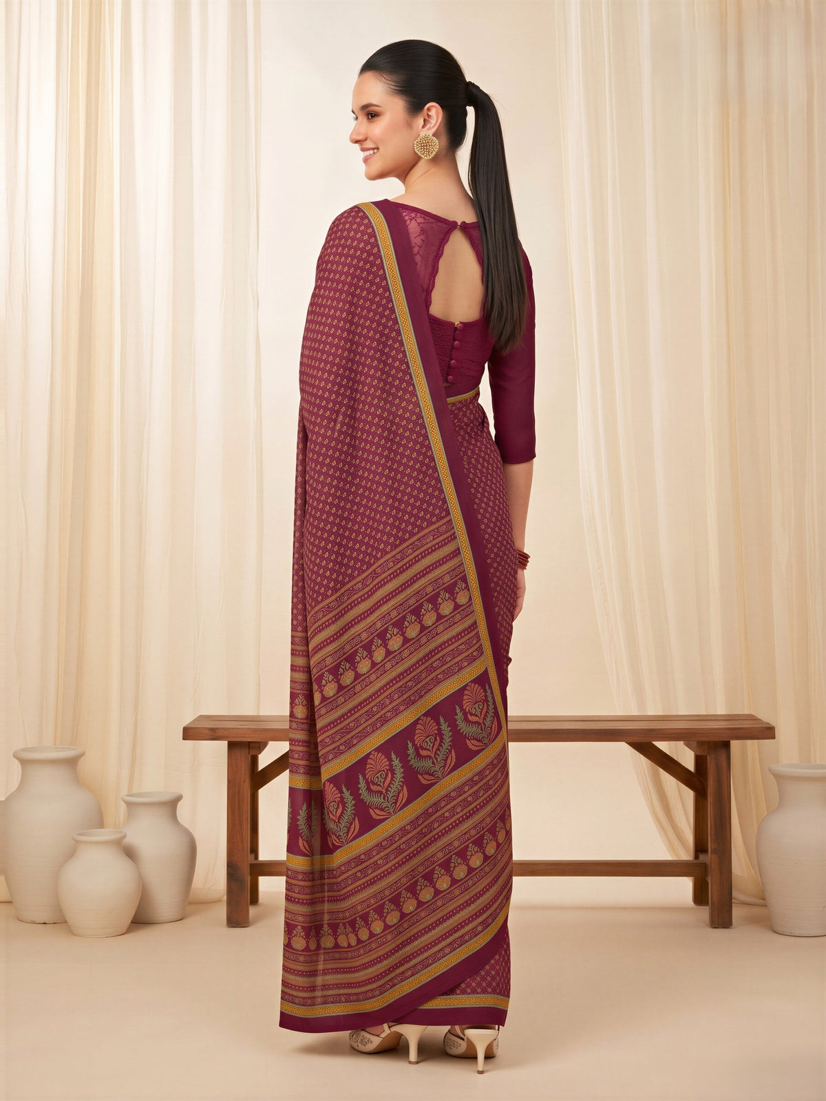 Magenta Crepe saree – detail view 1