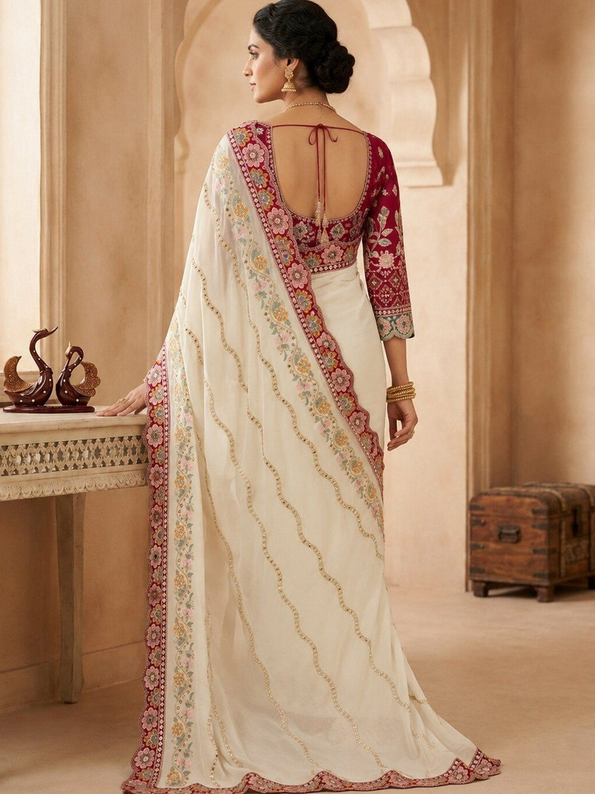 Cream Pure Georgette saree – detail view 1