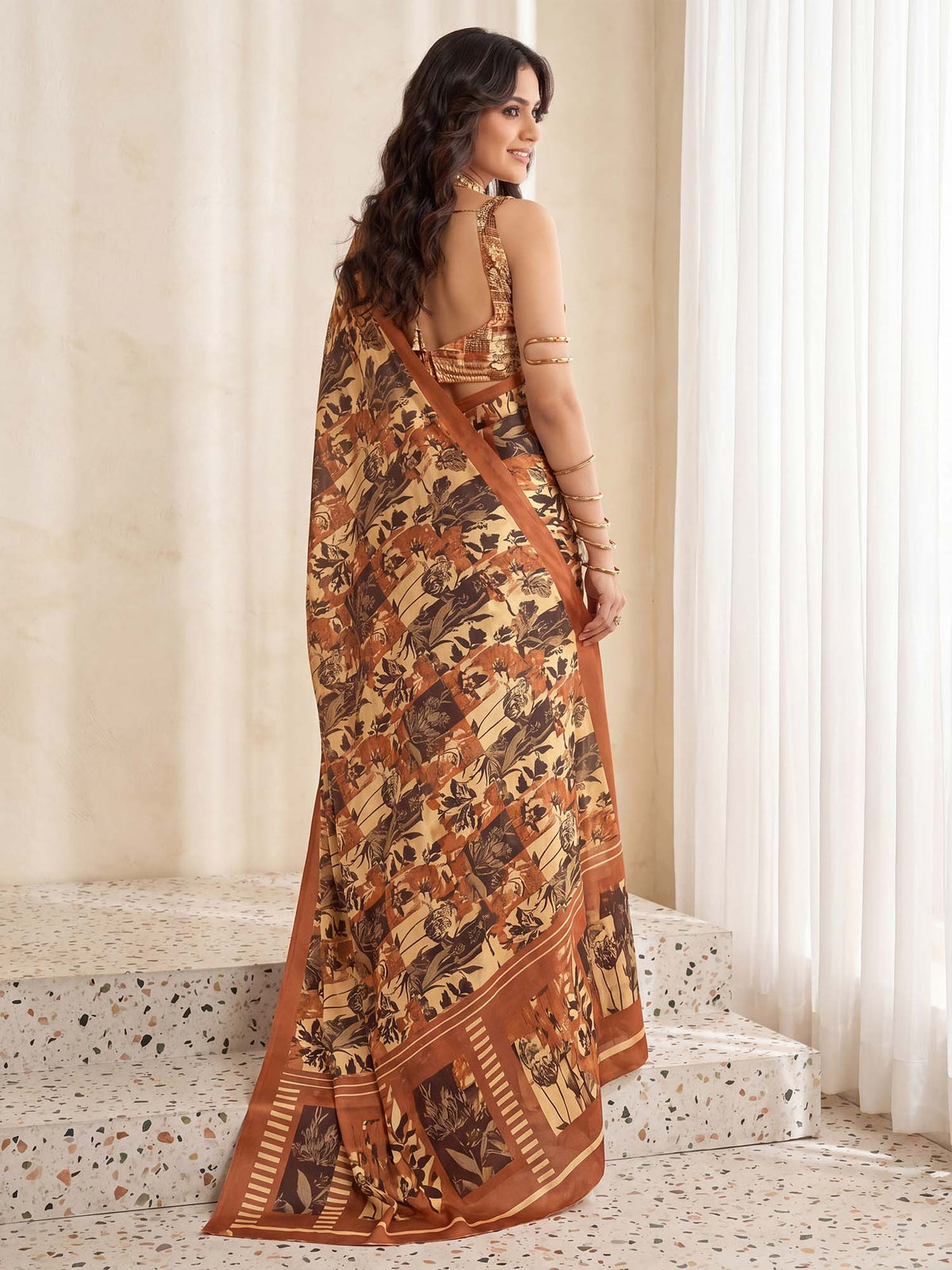 Beige Crepe saree – detail view 1