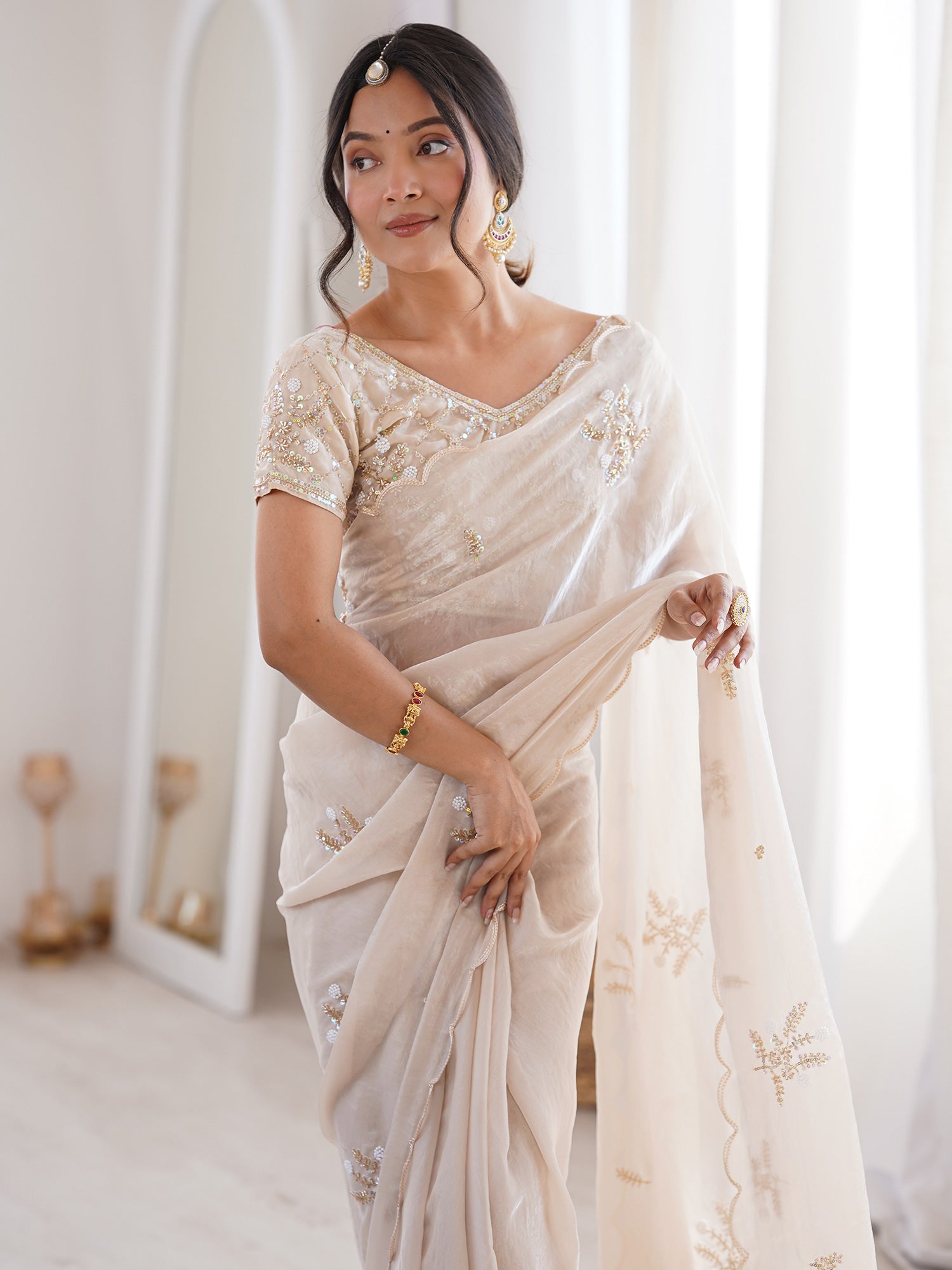 Off White Satin saree – detail view 4