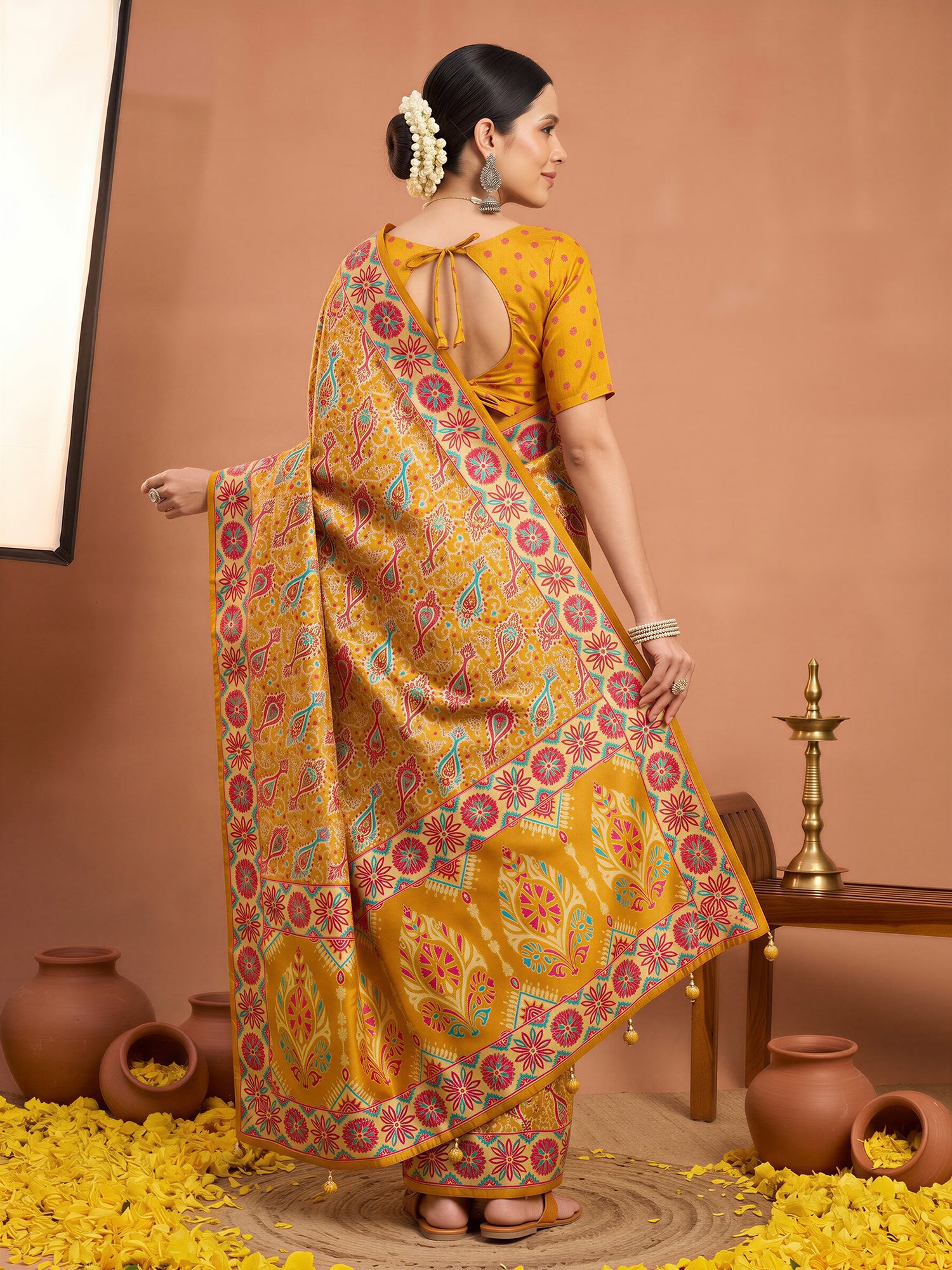 Assorted Silk Blend saree – detail view 1