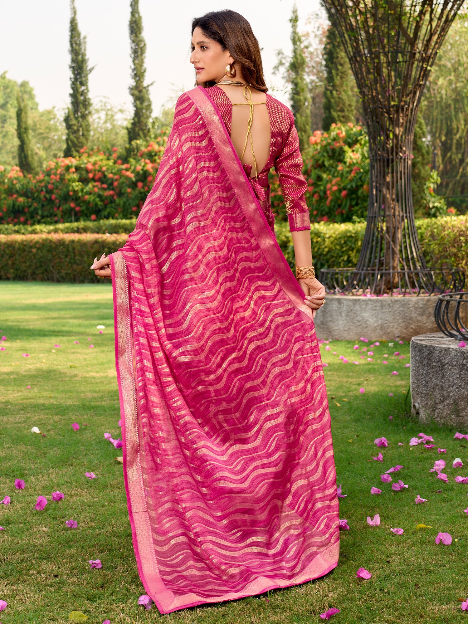 Pink Chiffon saree – detail view 1