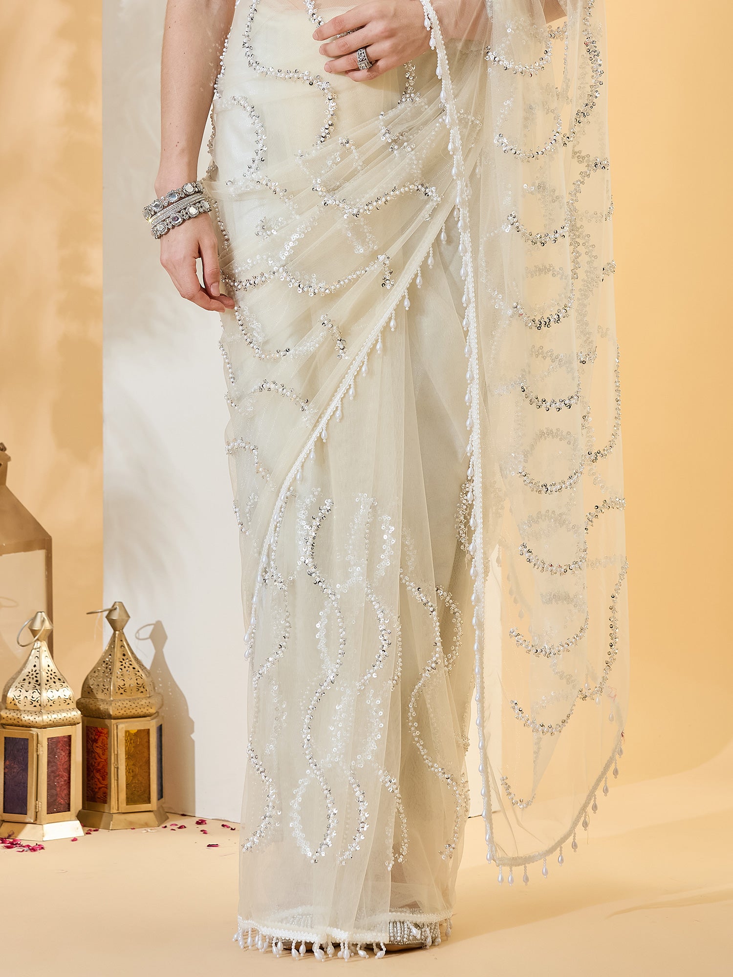 Off White Net saree – detail view 5