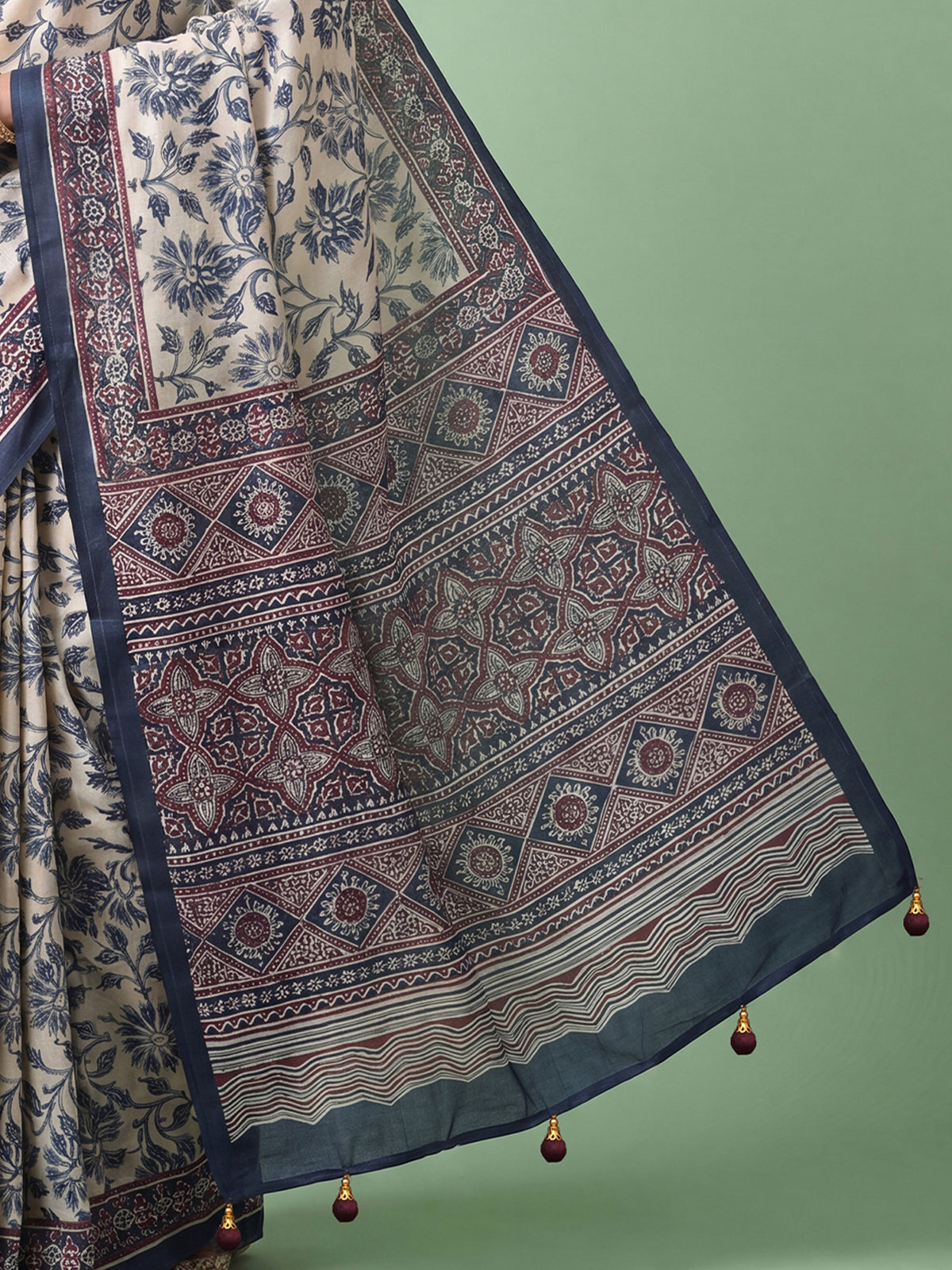 Cream Satin saree – detail view 5