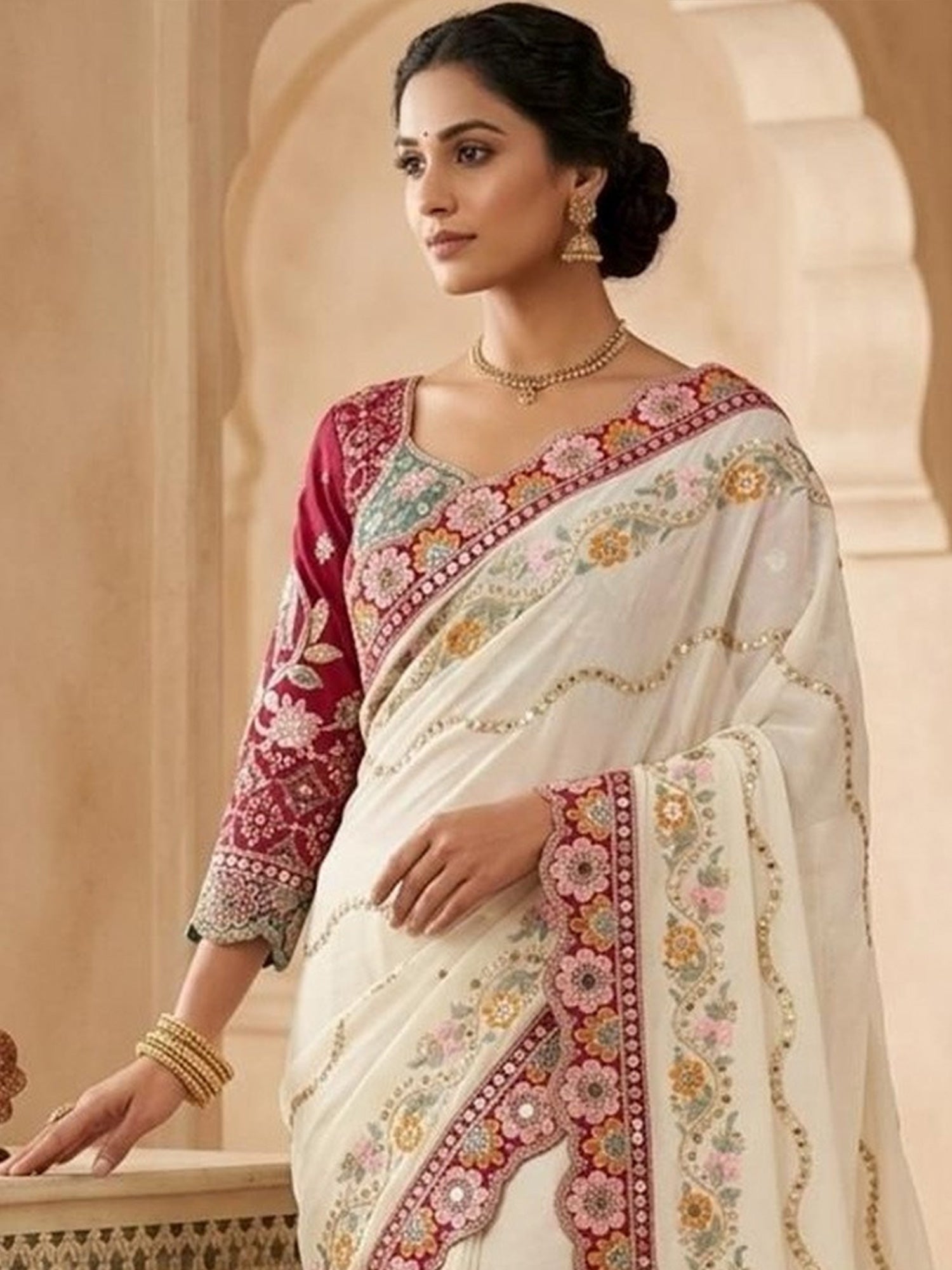 Cream Pure Georgette saree – detail view 3