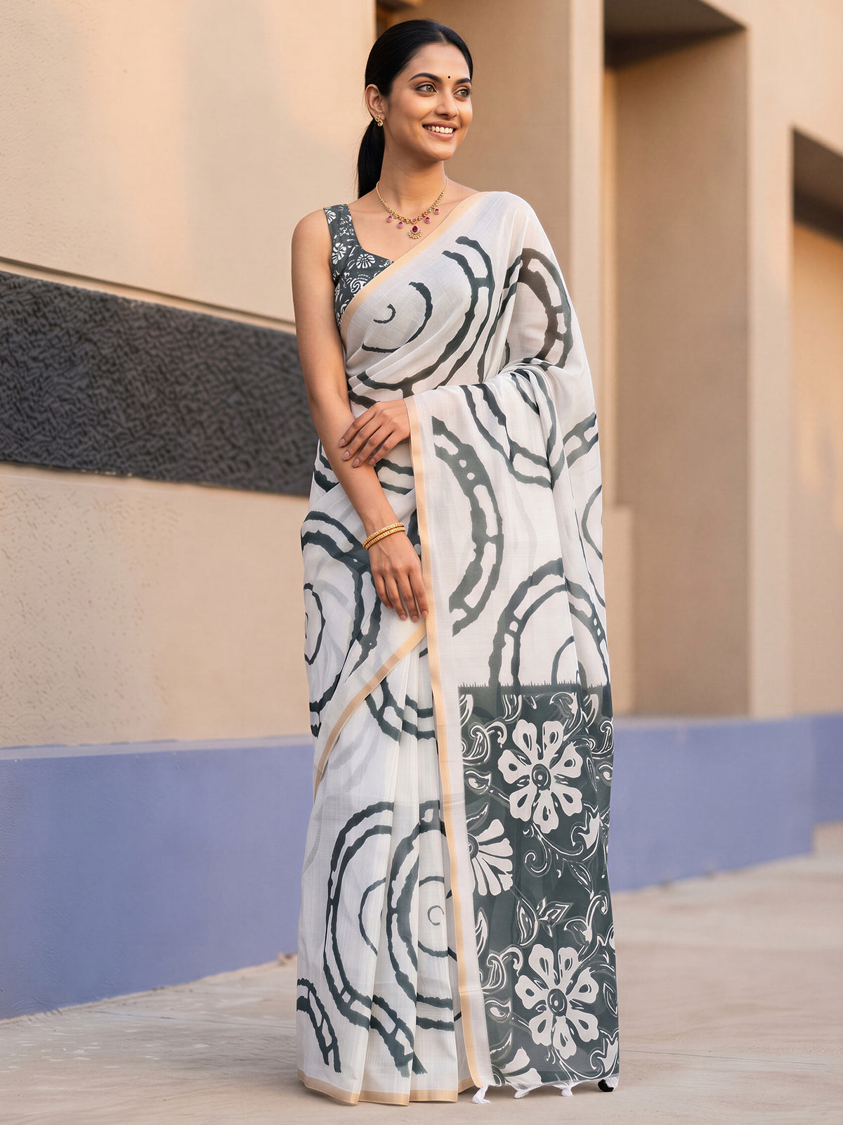 White Cotton Blend saree – detail view 3