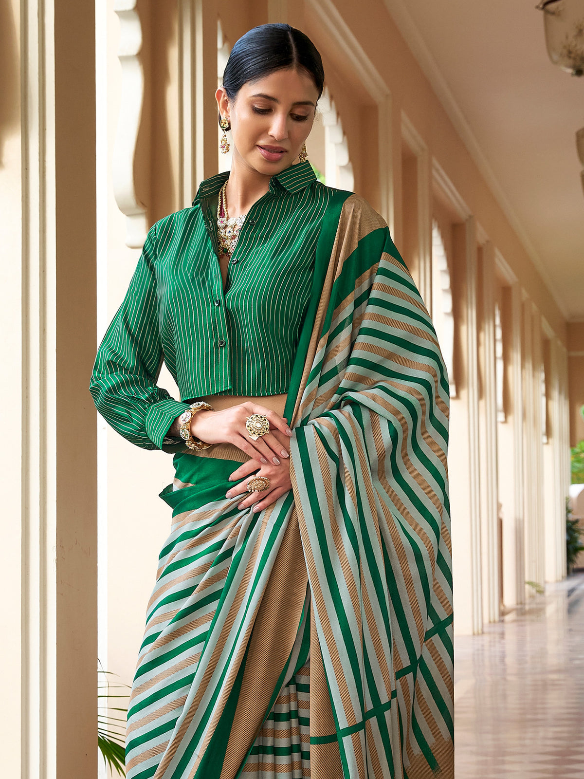 Green crepe saree view 1