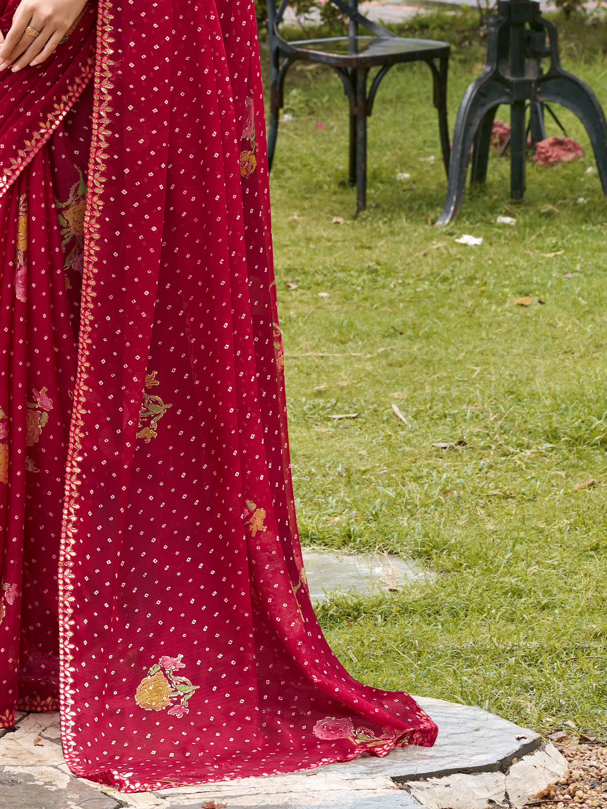 Red Chiffon saree – detail view 4
