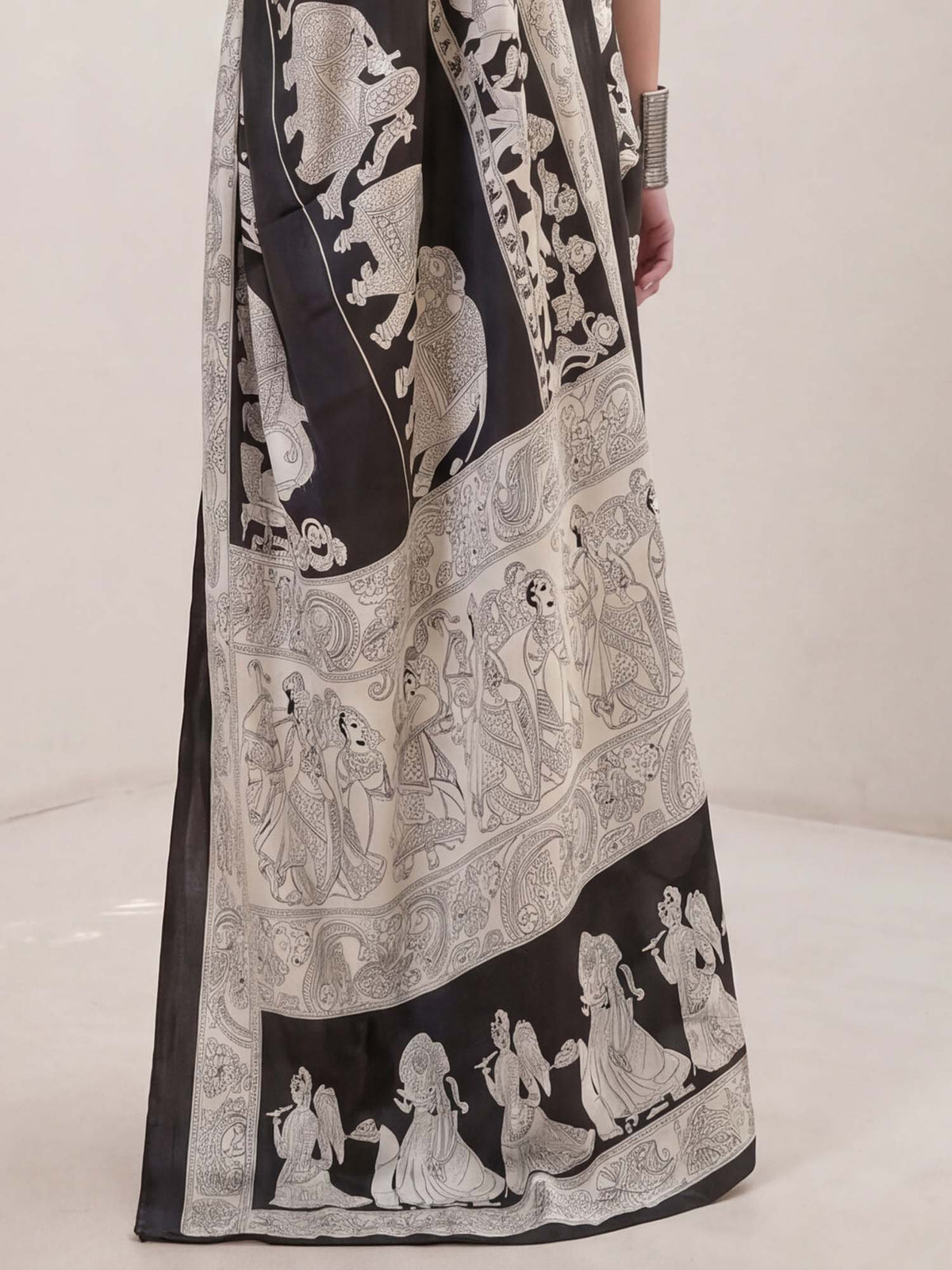 Black Crepe saree – detail view 5