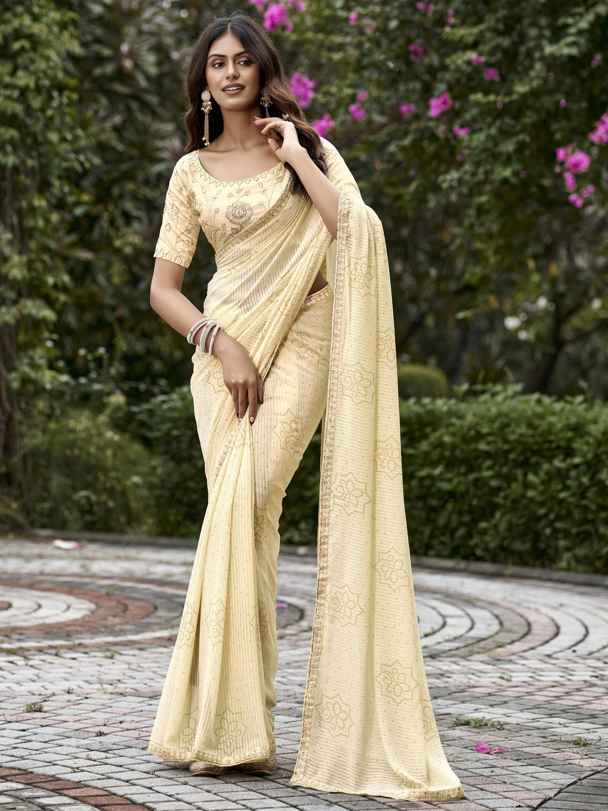Cream georgette saree view 3