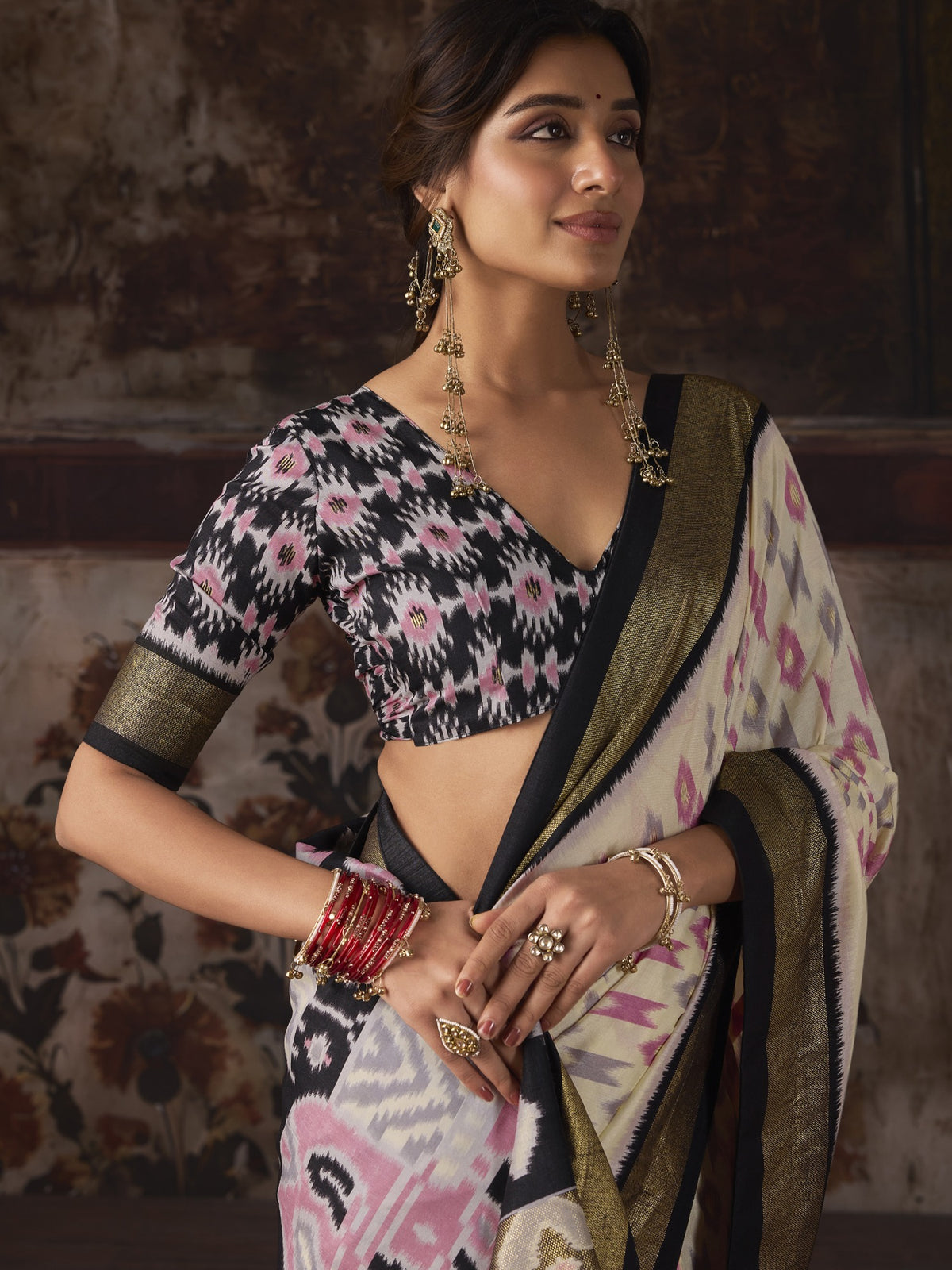 Off White silk blend saree view 3