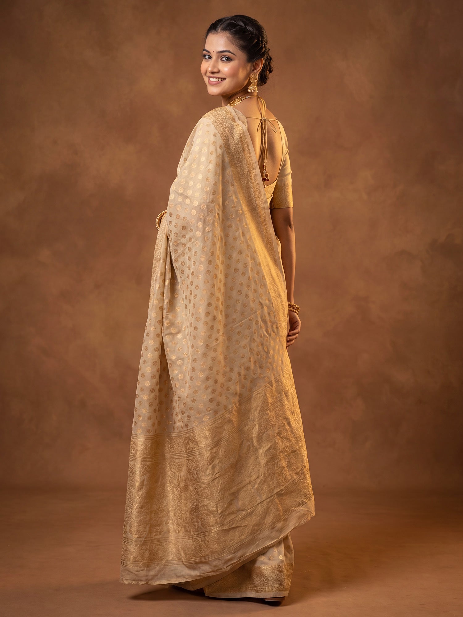 Cream Silk Blend saree – detail view 1