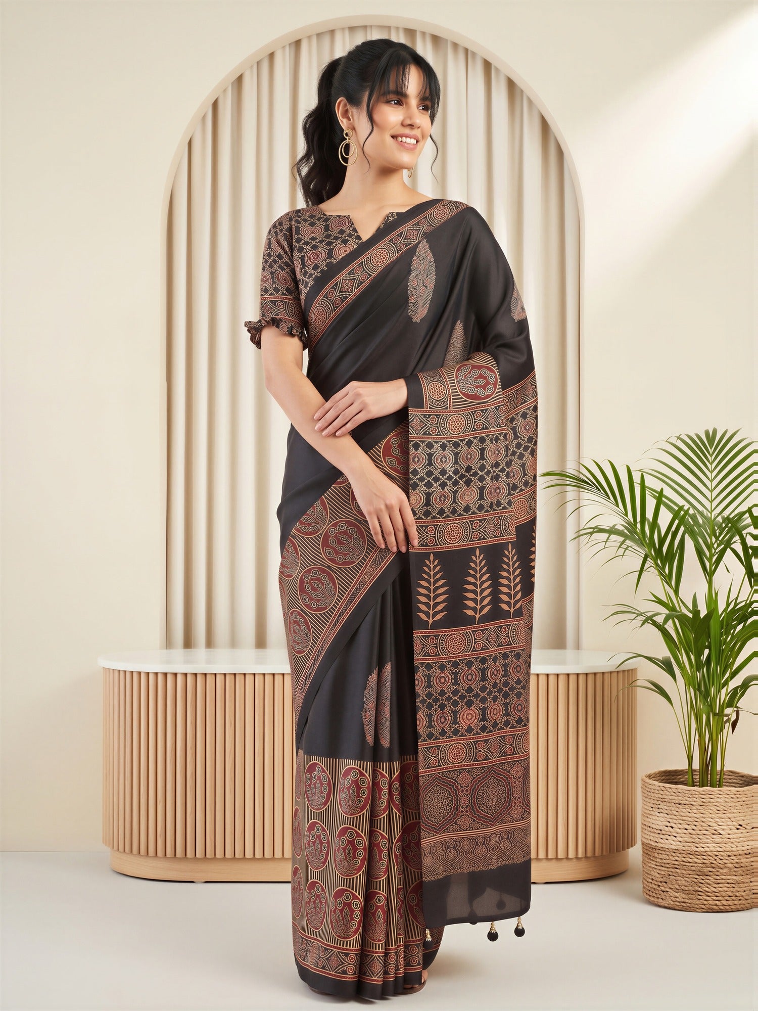 Black Silk Blend saree – detail view 3