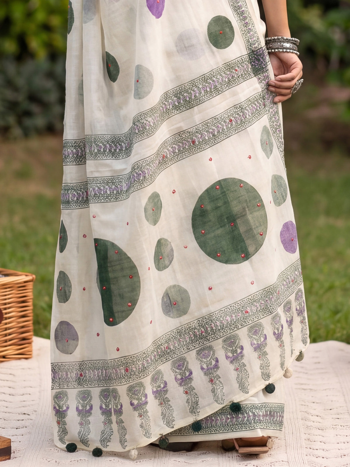 Off White Linen saree – detail view 5