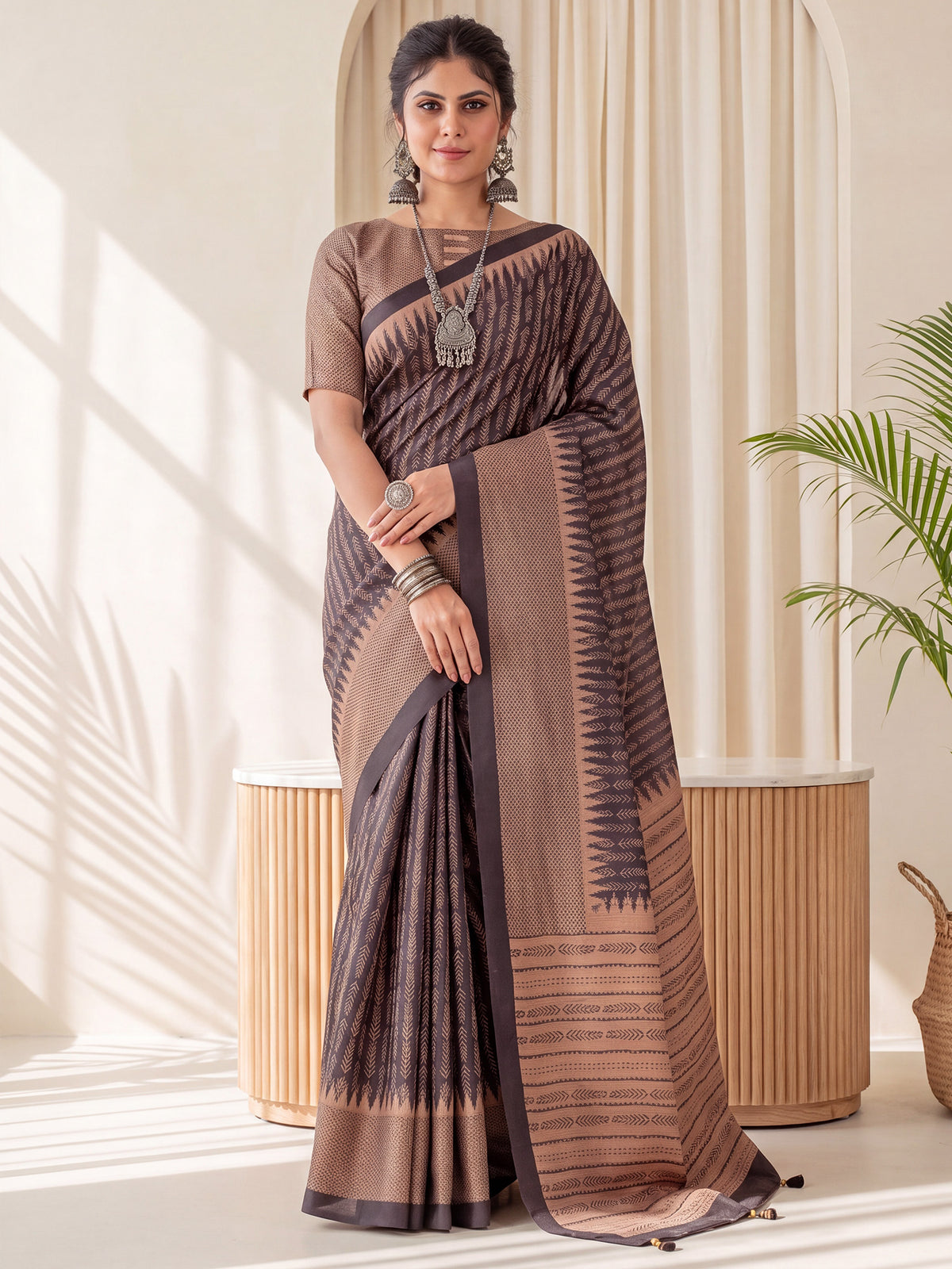 Black Silk Blend saree – detail view 3