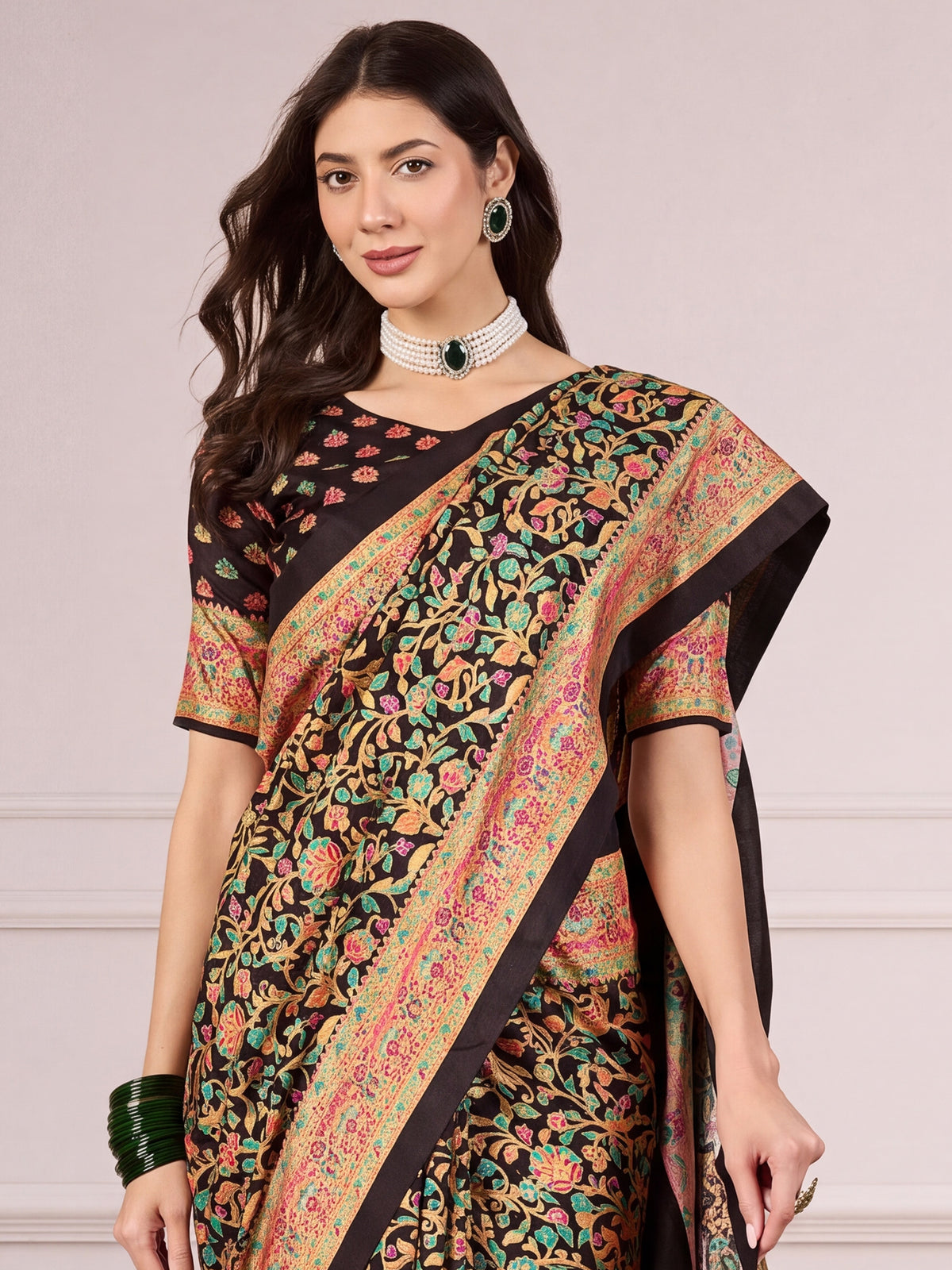 Black Dola Silk saree – detail view 4