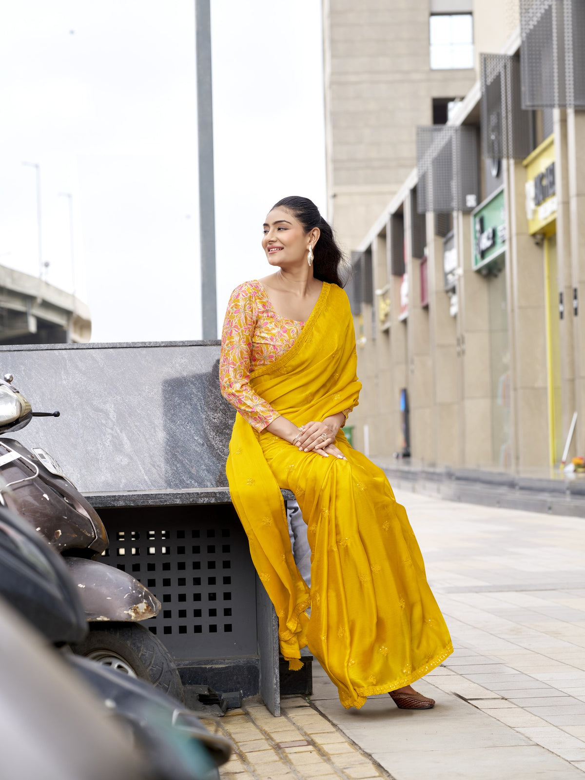 Yellow Satin Silk saree – detail view 3