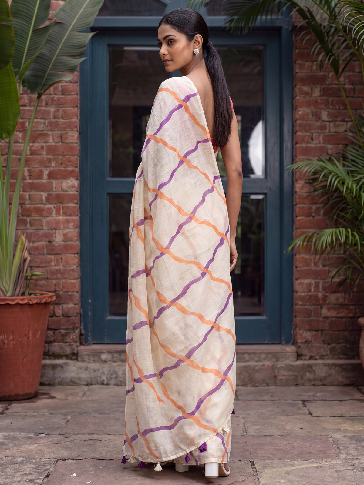 Cream Cotton Linen saree – detail view 1