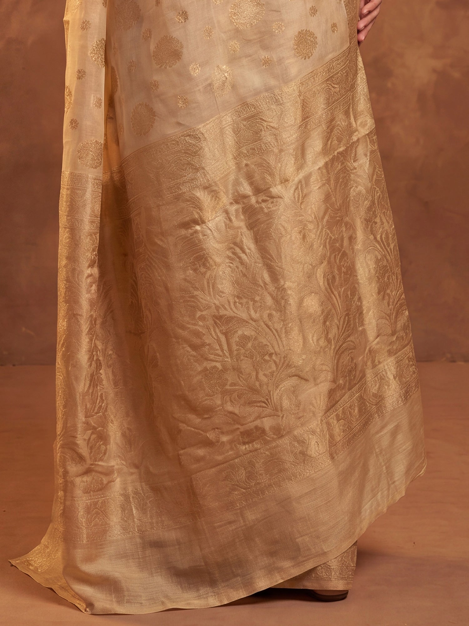 Cream Silk Blend saree – detail view 5