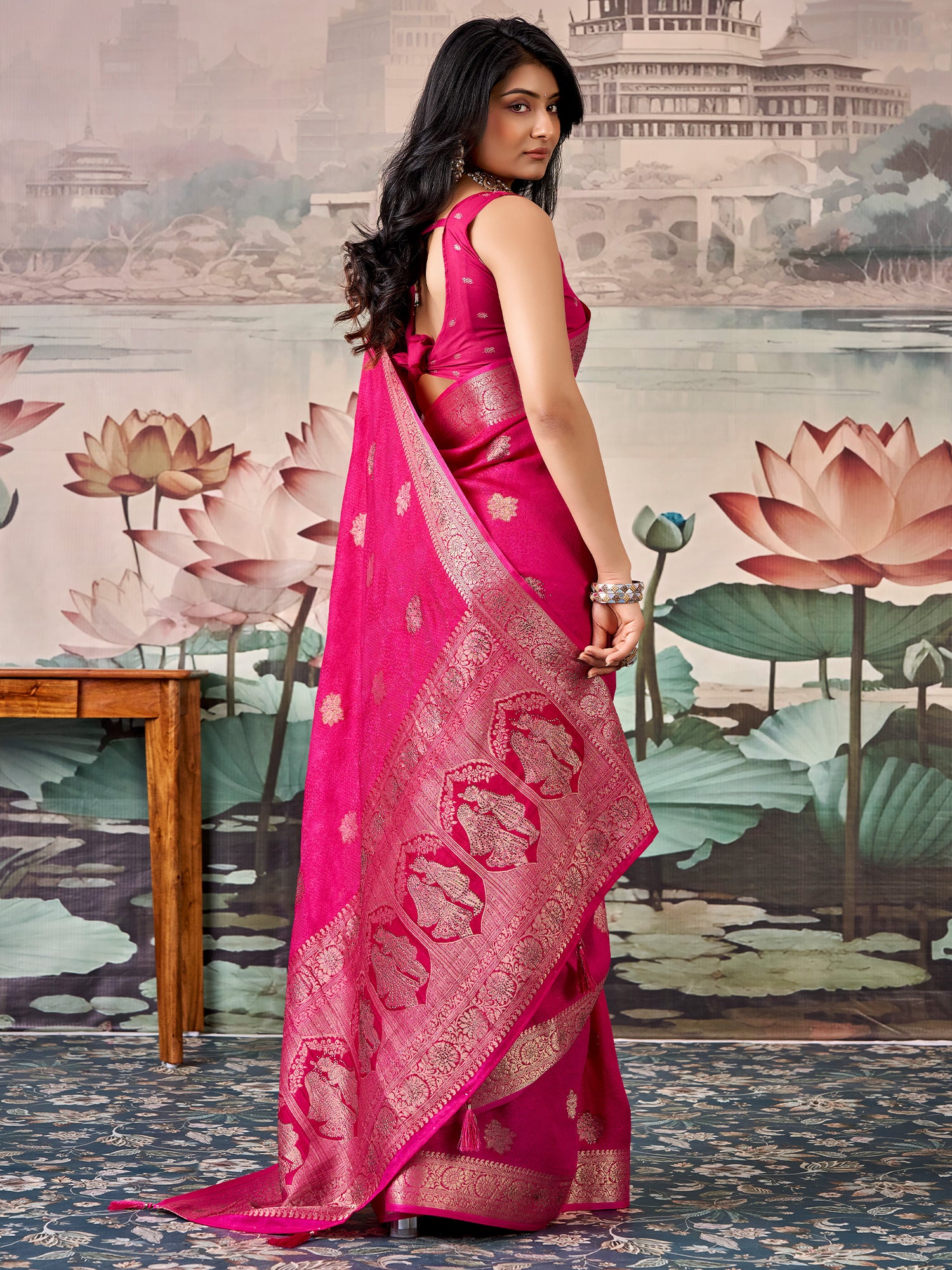 Pink Georgette saree – detail view 1