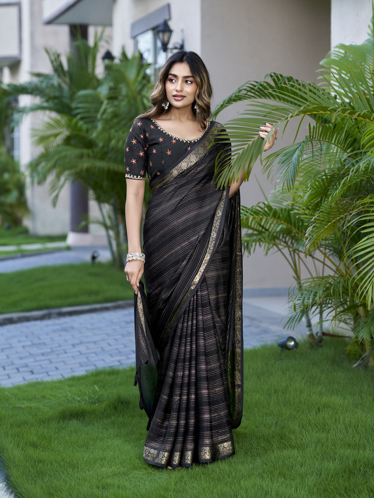 Black jacquard saree view 3