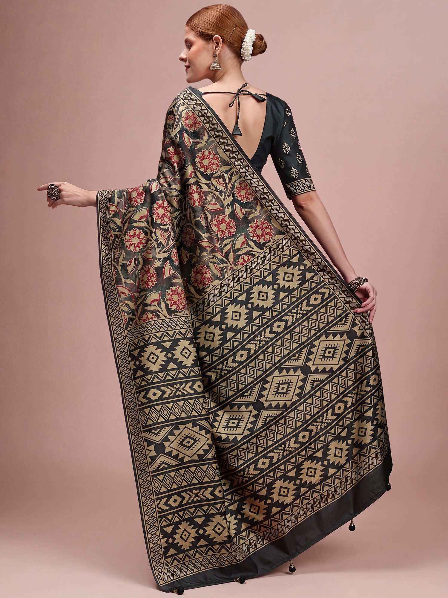 Dark Green Silk Blend saree – detail view 1